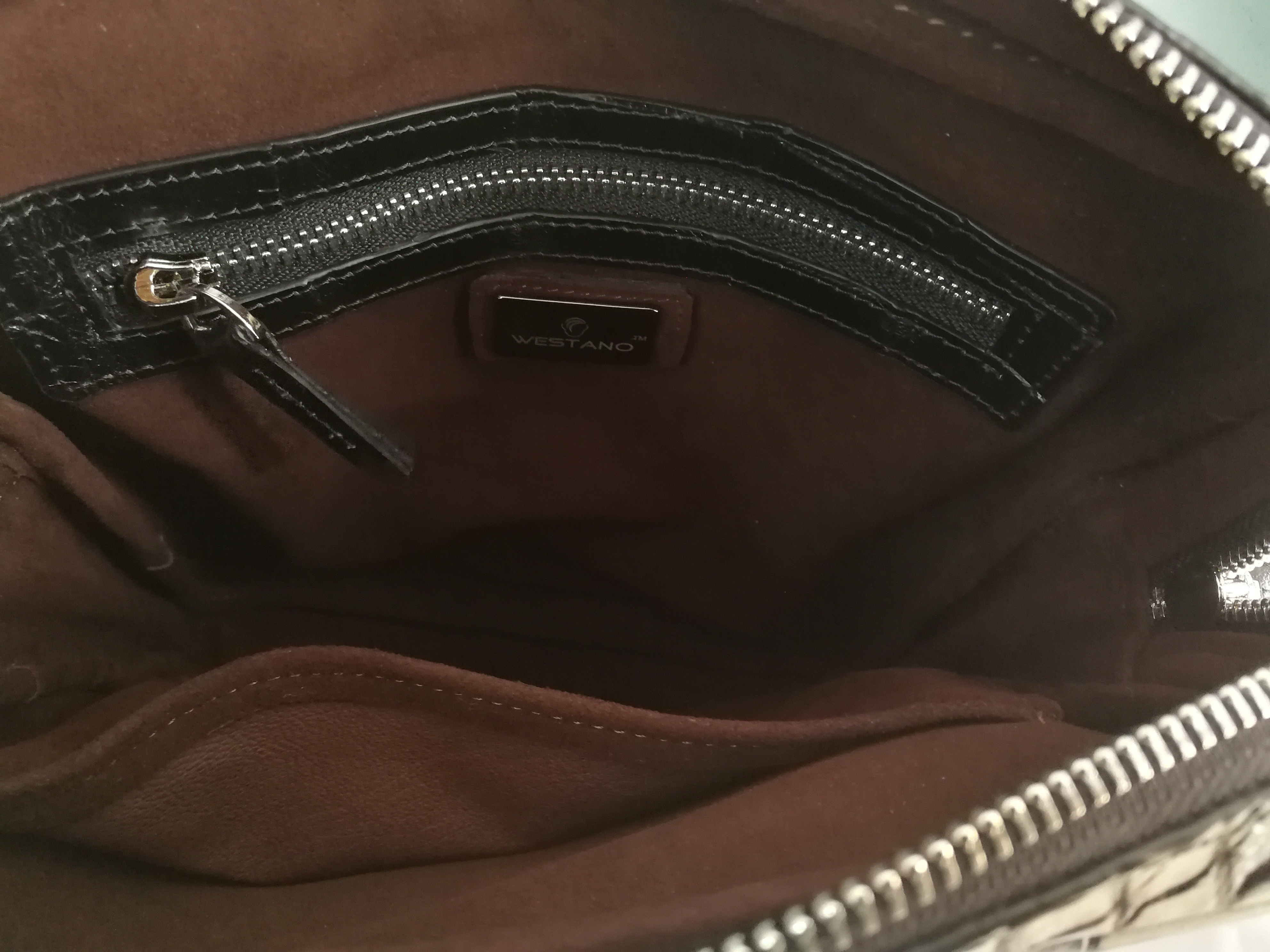 กระเป๋าสะพายชายหนังจระเข้แท้ สีดำ ส่วนท้อง รหัส CRM0218H-06-BL