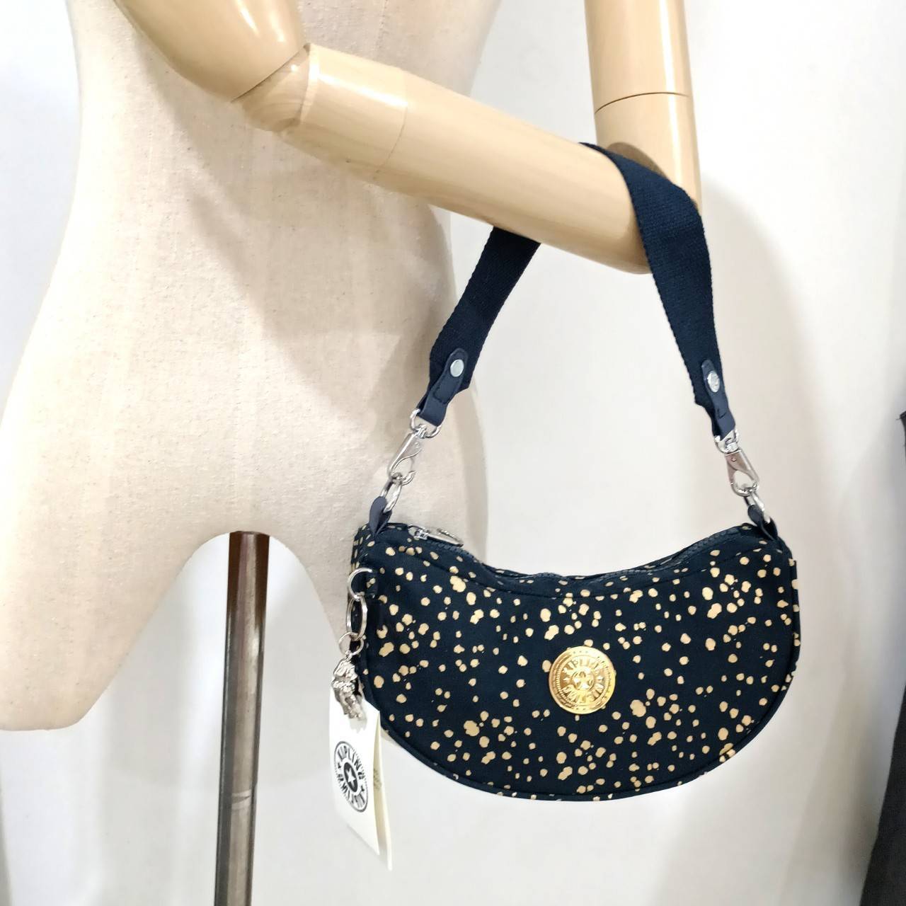 กระเป๋าคิปลิ้ง กระเป๋าคิปริ้ง KIPLING Saddle bag กระเป๋าคล้องไหล่ คล้องแขน