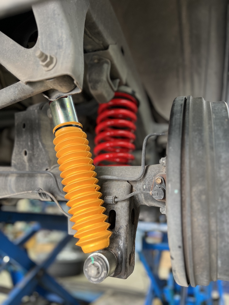 Fortuner Champ ติดตั้งโช้คอัพ YSS E-Series Full Set พร้อมสปริง YSS Performance สิ่งที่จะได้รับหลังจากติดตั้ง: ฟีลลิ่งนุ่มนวล มั่นใจ: โช้คอัพ YSS E-Series (Monotube) พร้อมเทคโนโลยี VVSC ช่วยให้รถนุ่มนวลเมื่อขับช้า และหนึบแน่นเมื่อใช้ความเร็ว ลดอาการโคลงเคลง: สปริง YSS Performance ถูกออกแบบมาเพื่อบาลานซ์น้ำหนักรถ PPV โดยเฉพาะ ช่วยลดอาการโยนตัวของรถได้อย่างมีประสิทธิภาพ ทนทานคุ้มค่า: โช้คอัพ Monotube ทำงานได้อย่างเสถียร ระบายความร้อนได้ดี และสามารถ เปิดซ่อมบำรุงได้ ตลอดอายุการใช้งาน จบครบทุกปัญหา: ติดตั้งโดยทีมช่างผู้เชี่ยวชาญ พร้อมบริการตั้งศูนย์ด้วยเครื่องมือที่ทันสมัยที่สุด เหมาะสำหรับใคร? เจ้าของ Fortuner ที่เน้นความสมดุลของช่วงล่างสำหรับการใช้งานในชีวิตประจำวันและเดินทางไกล ผู้ที่ต้องการยกระดับ Performance ให้ดีกว่าโช้คเดิมติดรถอย่างชัดเจน 👉 เปลี่ยนรถคุณให้ขับขี่สนุกและปลอดภัยกว่าเดิม! นัดหมายเข้ารับบริการได้เลยครับ 📌 สอบถามข้อมูลเพิ่มเติม หรือนัดหมายเข้ารับบริการ ☎️ : 08-6569-1915 ☎️ : 08-6544-5963 💬 Line id : @88rw 📍 Location : https://goo.gl/maps/HrNUAZXPN94KvxZ98 🌐 Facebook : https://www.facebook.com/88rwtire #Toyota #Fortuner #FortunerChamp #YSS #YSSSuspension #ESeries #YSSPerformance #โช้คอัพ #ช่วงล่าง #ยางเจริญรุ่งเรือง #นนทบุรี #งามวงศ์วาน