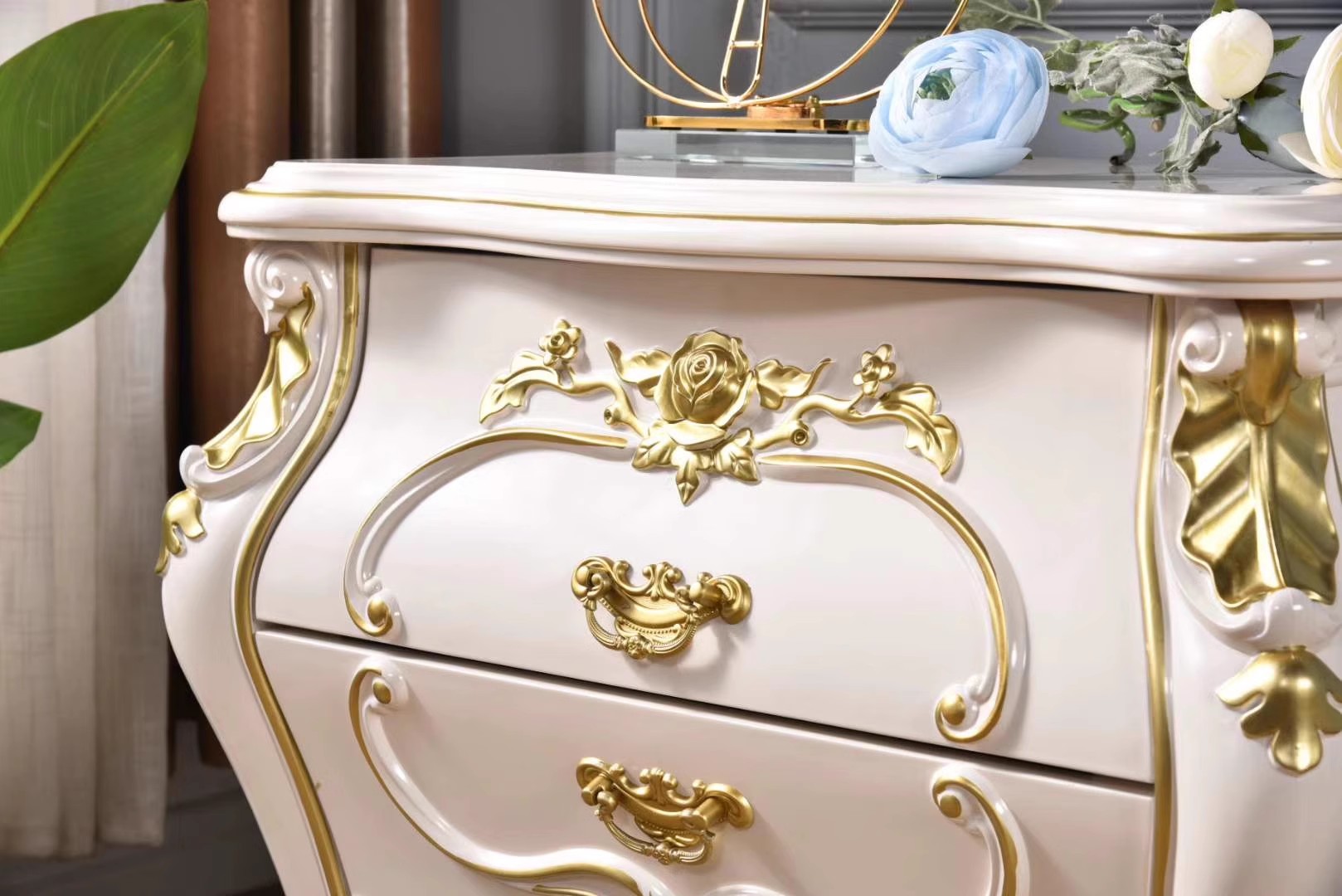 โต๊ะหัวเตียงหลุยส์ โต๊ะข้างเตียงหลุยส์ 07