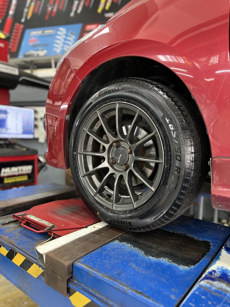 TOYOTA YARIS 2013+ เปลี่ยนยางรถยนต์ใช้งานประจำวัน [+] Pirelli cinturato rosso 185/60R15 **ประกันยาง 1ปี หรือ 25,000 กม. ✔ ยางใหม่ปีปัจจุบัน ✔ ฟรี ค่าบริการติดตั้ง ✔ ฟรี ค่าบริการตั้งศูนย์ (ครั้งแรกที่เข้าติดตั้ง) ✔ ฟรี ค่าบริการถ่วงล้อ 4 ล้อ ✔ ฟรี ค่าบริการเติมลมไนโตรเจน ✔ ฟรี บัตรสมาชิกเข้ารับบริการสลับยางทุก 10,000 KM ตลอดอายุยาง 📌 สอบถามข้อมูลเพิ่มเติม หรือนัดหมายเข้ารับบริการ ☎️ : 08-6569-1915 ☎️ : 08-6544-5963 💬 Line id : @88rw 📍 Location : https://goo.gl/maps/HrNUAZXPN94KvxZ98 🌐 Facebook : https://www.facebook.com/88rwtire #ยางเจริญรุ่งเรือง #ยางรถยนต์ #pirellitires