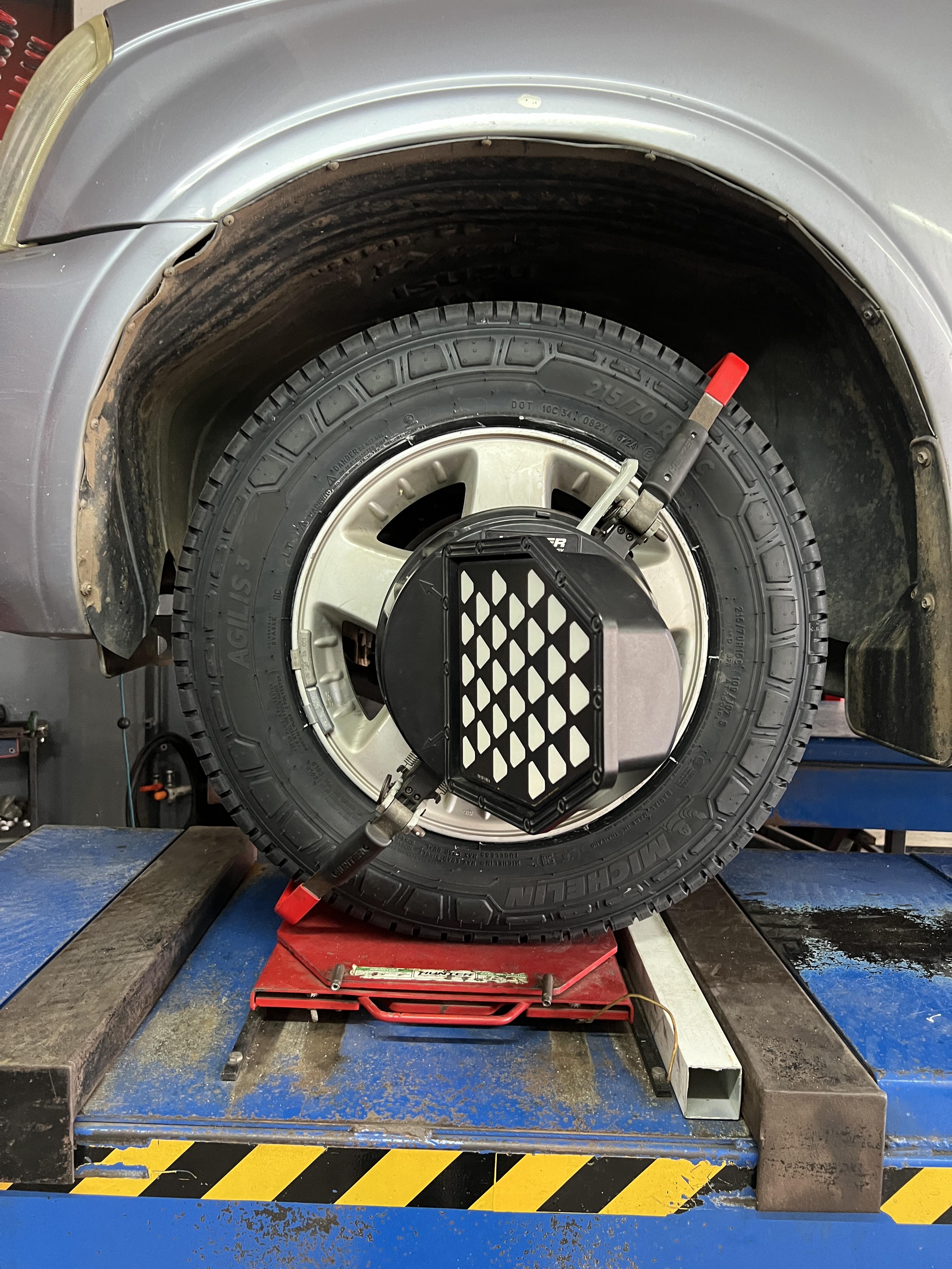 ISUZU DMAX เปลี่ยนยางรถยนต์ [+] Michelin algilis โทร : 08-6569-1915 บุ๊ก Line id : @88rw Location : https://goo.gl/maps/HrNUAZXPN94KvxZ98? รถยนต์มีปัญหาไม่รู้ต้องแก้ตรงไหน ทางเรายินดี ตรวจหาปัญหาและหาวิธีแก้ บอกลูกค้าก่อนลงมือทำเสมอด้วยราคาเป็นธรรม เวลาบริการ วันจันทร์-วันอาทิตย์ 09:00 น. - 17.30 น. #IsuzuDMax #MICHELIN #โช้คอัพ #ช่วงล่าง #โช๊ค #ยางรถยนต์