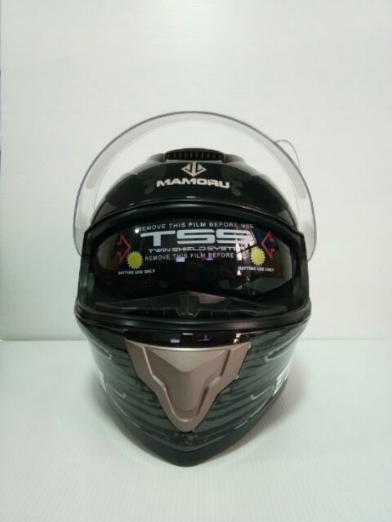 หมวกกันน็อค ยี่ห้อ MAMORU สีดำขาว