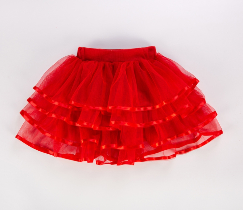 กระโปรงสีแดงซ้อนหลายชั้น พลิ้วสวย