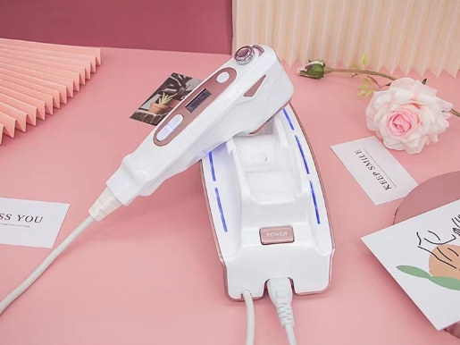 เครื่องยกกระชับใบหน้าเครื่องยกกระชับผิวหน้าแบบอัลตราโซนิคตั้งโต๊ะสำหรับร้านเสริมสวยที่บ้าน