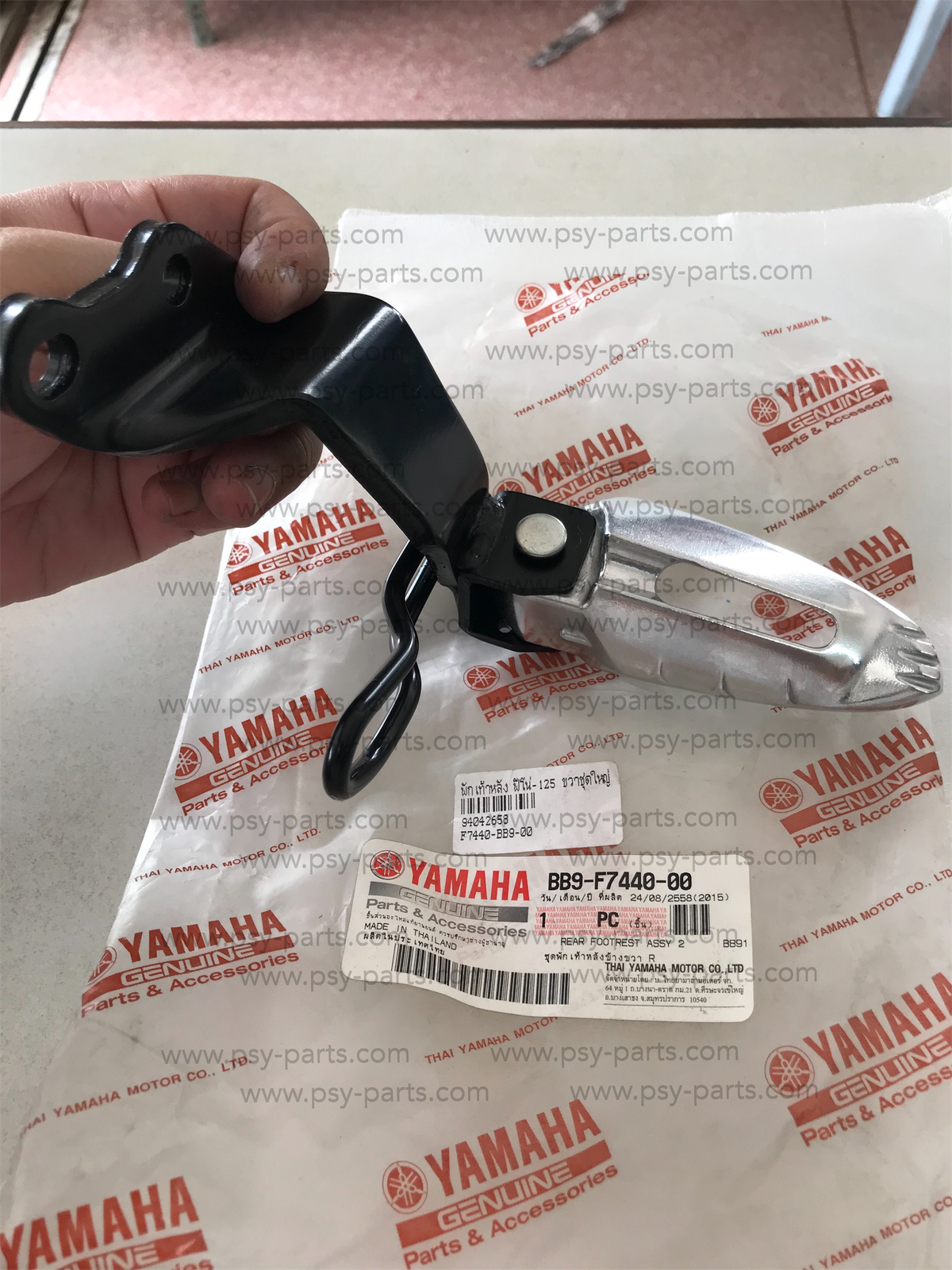 พักเท้าหลัง FINO 125 แท้ๆ ขวา ชุดใหญ่ BB9-F7440-00