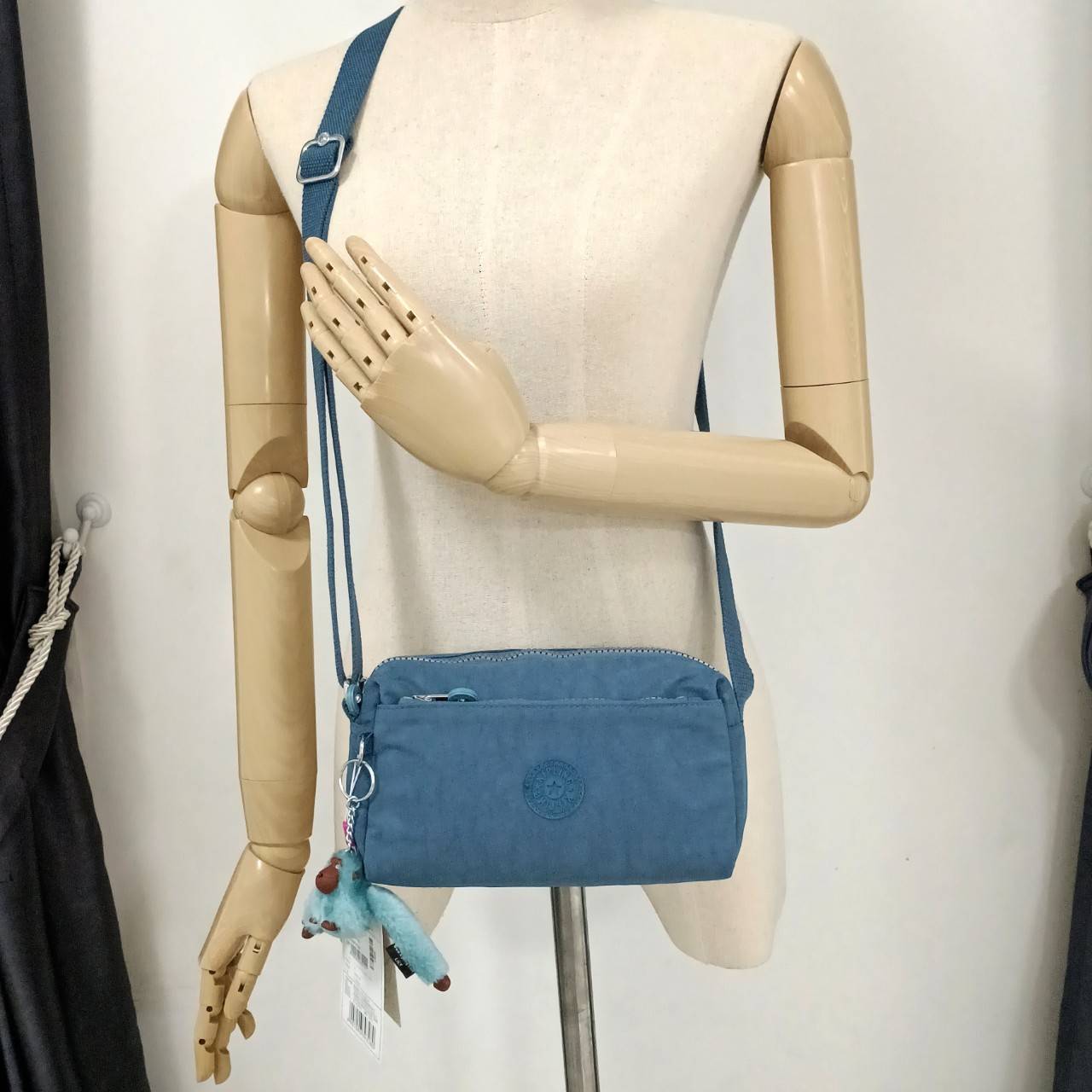 KIPLING คิปลิ้ง K16217 Seoul up sling bag คิปลิง กระเป๋าสะพายไหล่