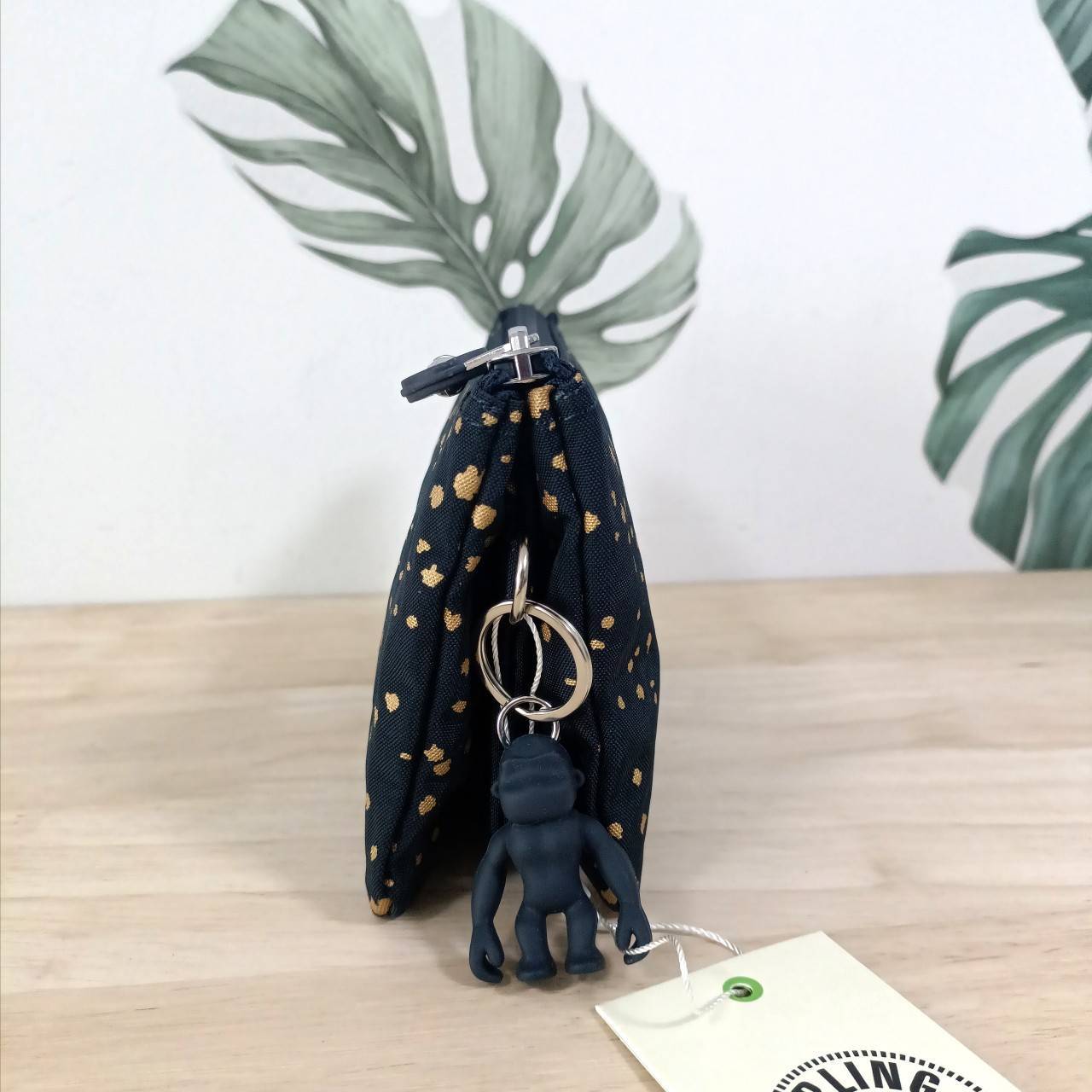 กระเป๋าคล้องมือ Kipling Creativity Large Pouch คิปลิ้ง