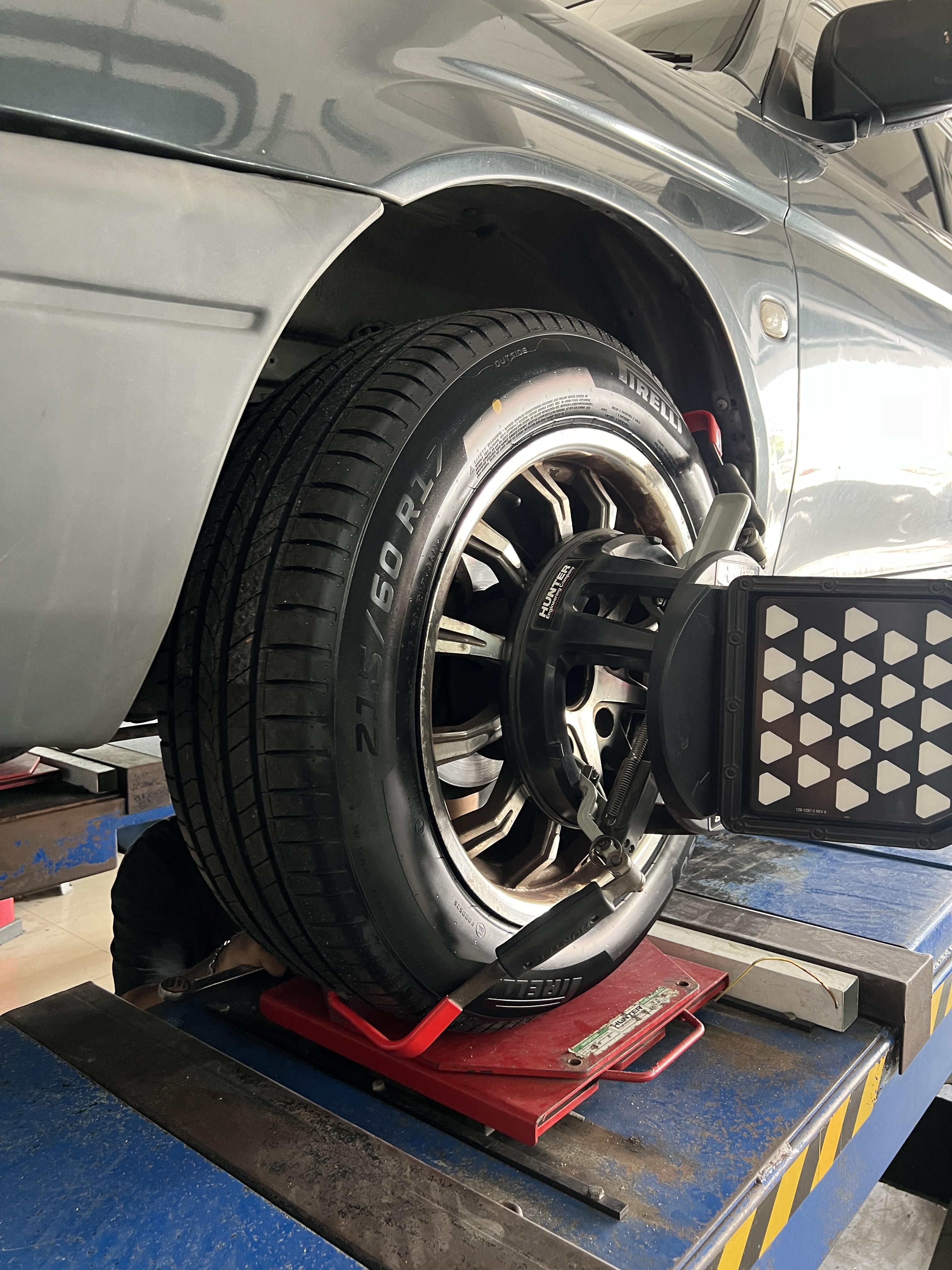 MITSUBISHI STADAR เข้ารับบริการเปลี่ยนยางรถยนต์ ใช้งาน ประจำวัน [+] PIRELLI CINTURATO ROSSO 215/60R17 *เฉาพาะ NEXEN Pirelli ประกันยาง 1 ปี หรือ 25,000 กม. บาด บวม เบียด แตก ระเบิด เปลี่ยนเส้นใหม่ ครับ *นัดหมายก่อนเข้ารับบริการ เพื่อความรวดเร็วครับ 𝙊𝙪𝙧 𝙎𝙚𝙧𝙫𝙞𝙘𝙚 บริการทางร้านเรารับทำอะไรบ้าง 🔧 มียางรถยนต์ทุกยี่ห้อให้เลือกซื้อ 🔧 โช้คอัพ สปริง 🔧 เช็คช่วงล่าง แก้ปัญหาให้ตรงจุด 🔧 ติดตั้งยางแบบไร้รอย 100% 🔧 บริการสลับยาง ตามอายุ 🔧 บริการล้างลิ้นปีกผีเสื้อ 🔧 บริการเช็คระยะรถยนต์ 🔧 เปลี่ยนถ่ายของเหลวทั้งระบบ 🔧 ตั้งศูนย์ด้วยเครื่อง HUNTER นำเข้าจาก USA สอบถามข้อมูลเพิ่มเติม หรือนัดหมายเข้ารับบริการ ☎️ : 08-6569-1915 ☎️ : 08-6544-5963 Line id : @88rw Tiktok : https://www.tiktok.com/@88rwycrr Youtube : https://youtube.com/@88rw Facebook : https://www.facebook.com/88rwtire Location : https://goo.gl/maps/HrNUAZXPN94KvxZ98? #รถยนต์มีปัญหาไม่รู้ต้องแก้ตรงไหน ทางเรายินดี ตรวจหาปัญหาและหาวิธีแก้ บอกลูกค้าก่อนลงมือทำเสมอราคาเป็นธรรมไม่เอาเปรียบ สบายใจคุณลูกค้า ร้านยางเจริญรุ่งเรือง ยินดีต้อนรับครับ