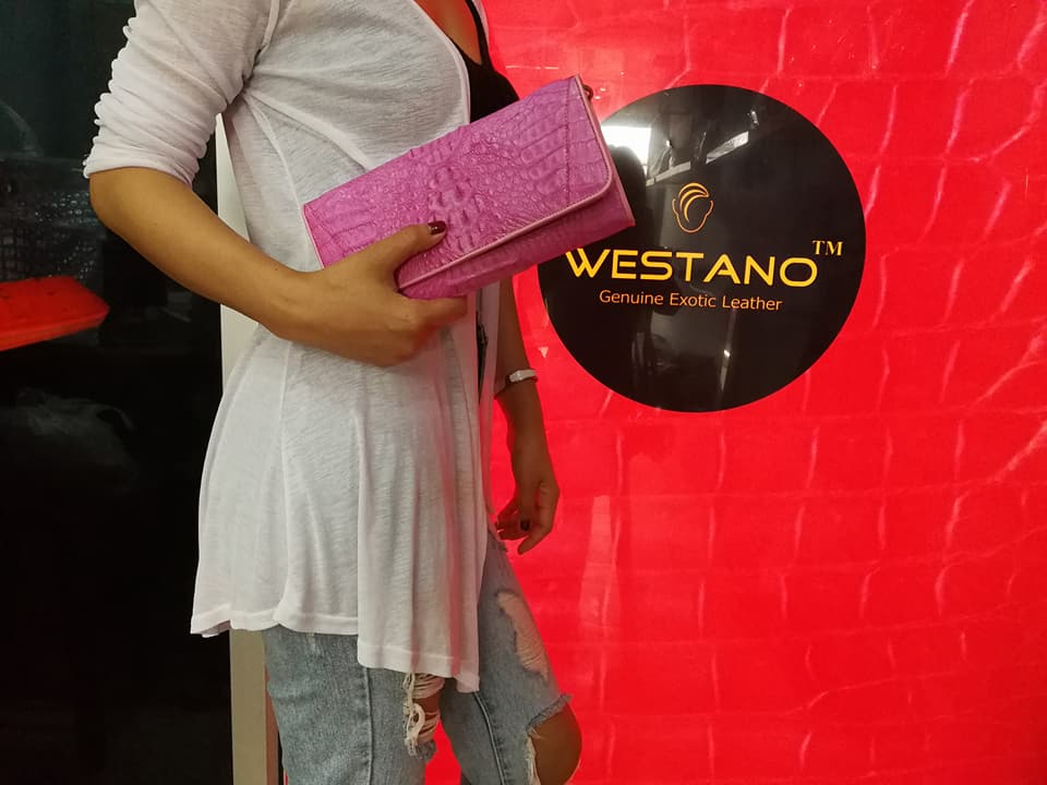 กระเป๋าสะพายหนังจระเข้แท้ แบบคลัทซ์ สีชมพู รหัส CRW1217W-09-PI1