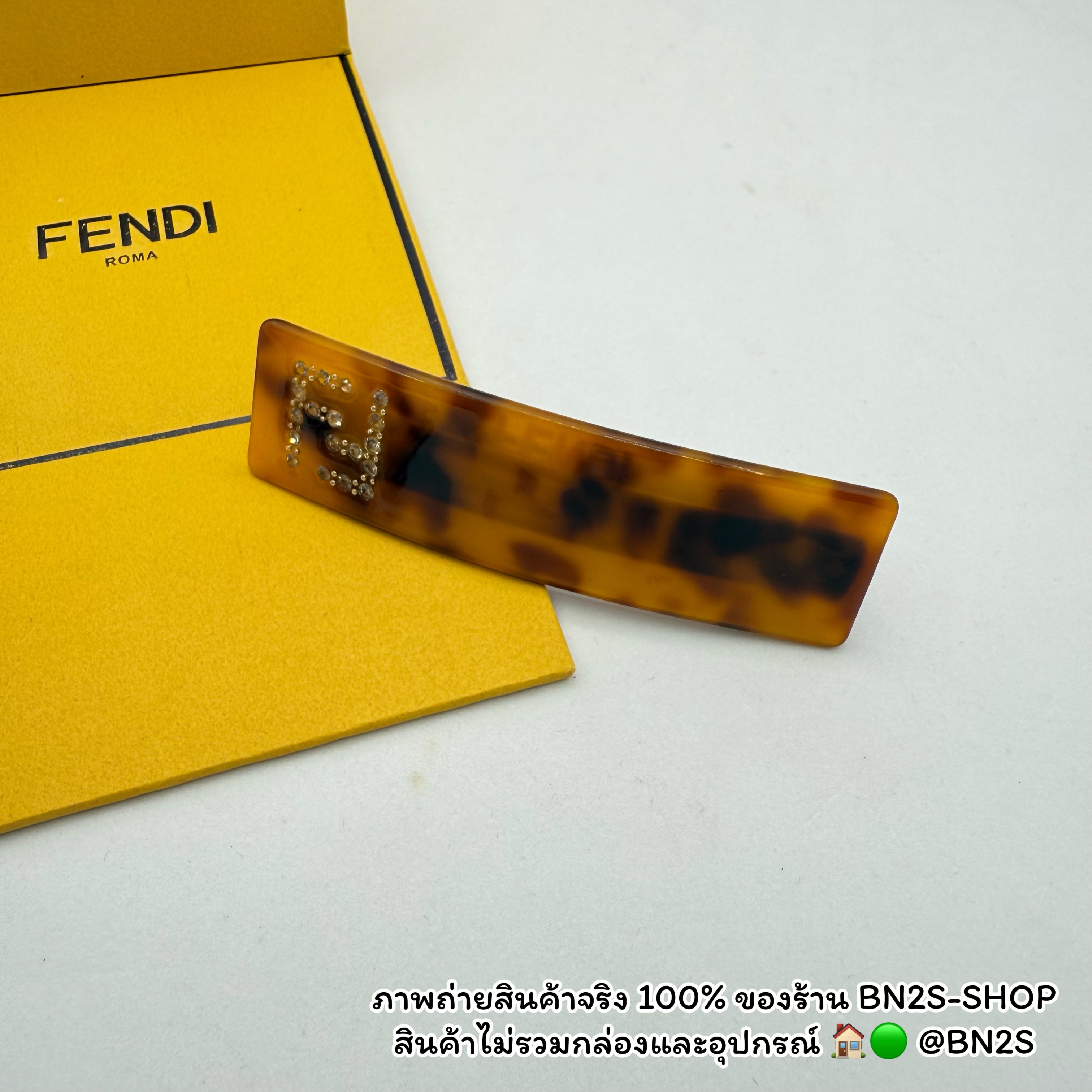 สีน้ำตาลอ่อน | Fendi กิ๊บหนีบผมอะคลิลิค แบบสปริง มีสองสี พร้อมส่งในไทย
