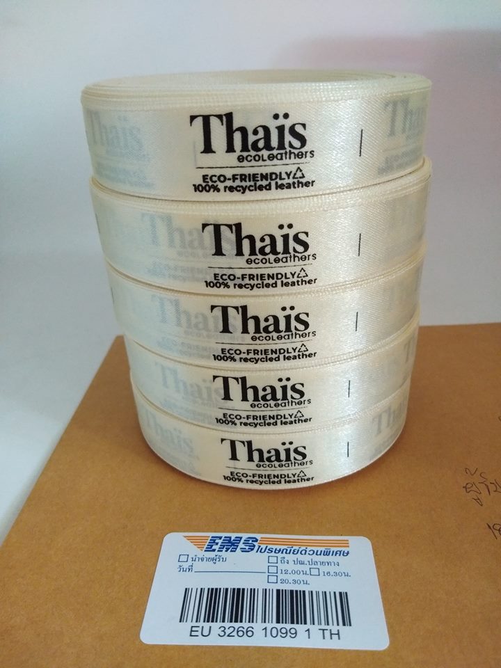 ป้ายคอเสื้อ เนื้อริบบิ้นซาติน 2 ซม. ริบบิ้นสีครีม S-2 พิมพ์ดำ 5 ม้วน