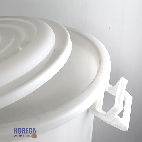 White lockable water tank, 38 gallons, Rhino brand