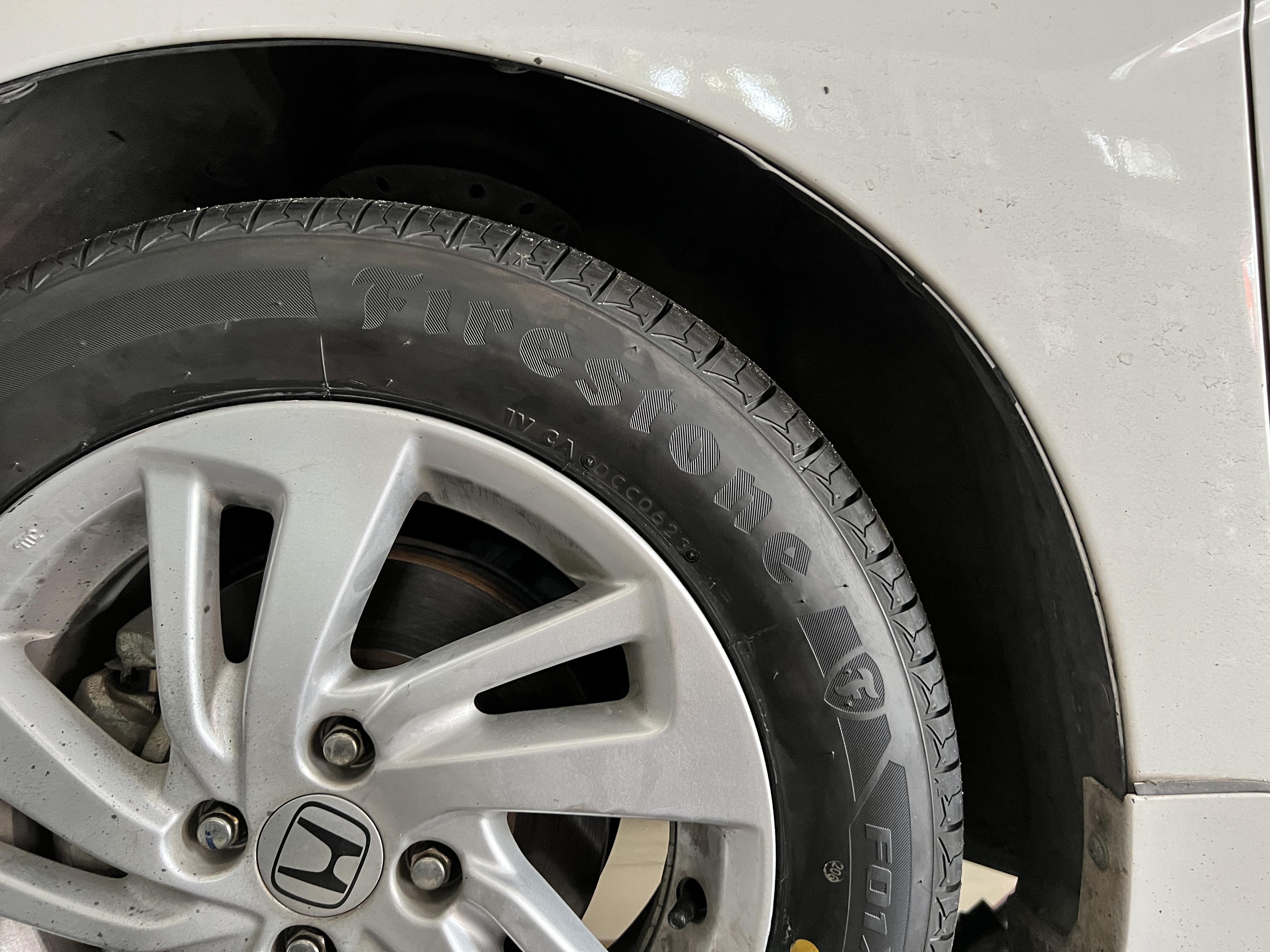 HONDA JAZZ GK เปลี่ยนยางรถยนต์เน้นใช้งาน ประจำวัน [+] FIRESTONE F01 ขนาด 185/60R15 𝙊𝙪𝙧 𝙎𝙚𝙧𝙫𝙞𝙘𝙚 บริการทางร้าน เรารับทำอะไรบ้าง 🔧 ติดตั้งยางแบบไร้รอย 100% 🔧 บริการสลับยาง ตามอายุ 🔧 มียางรถยนต์ทุกยี่ห้อให้เลือกซื้อ 🔧 เช็คช่วงล่าง แก้ปัญหาให้ตรงจุด 🔧 บริการล้างลิ้นปีกผีเสื้อ 🔧 บริการเช็คระยะรถยนต์ 🔧 เปลี่ยนถ่ายของเหลวทั้งระบบ 🔧 ตั้งศูนย์ด้วยเครื่อง HUNTER นำเข้าจาก USA สอบถามข้อมูลเพิ่มเติม หรือนัดหมายเข้ารับบริการ Tel : 08-6569-1915 Tel : 08-6544-5963 Line id : @88rw Tiktok : https://www.tiktok.com/@88rwycrr Youtube : https://youtube.com/@88rw Facebook : https://www.facebook.com/otaninon Location : https://goo.gl/maps/HrNUAZXPN94KvxZ98?coh=178573&entry=tt #รถยนต์มีปัญหาไม่รู้ต้องแก้ตรงไหน ทางเรายินดี ตรวจหาปัญหาและหาวิธีแก้ บอกลูกค้าก่อนลงมือทำเสมอราคาเป็นธรรมไม่เอาเปรียบ สบายใจคุณลูกค้า ---------------------------------- ดูแลให้คำปรึกษาทุกปัญหาคาใจ ไม่ทิ้งลูกค้า มีบริการหลังการขาย 【ให้ผู้เชี่ยวชาญของเรา ดูแลรถคุณ】 ร้านยางเจริญรุ่งเรือง ยินดีต้อนรับครับ ---------------------------------- #โช๊คอัพรถยนต์ #monroe #yss #kayaba #profender #ร้านยางเจริญรุ่งเรือง #นนทบุรี #งามวงศ์วาน #amsfix #บริการช่วงล่างรถยนต์ #ซ่อมบำรุงช่วงล่าง #เซทอัพโช๊คอัพรถยนต์