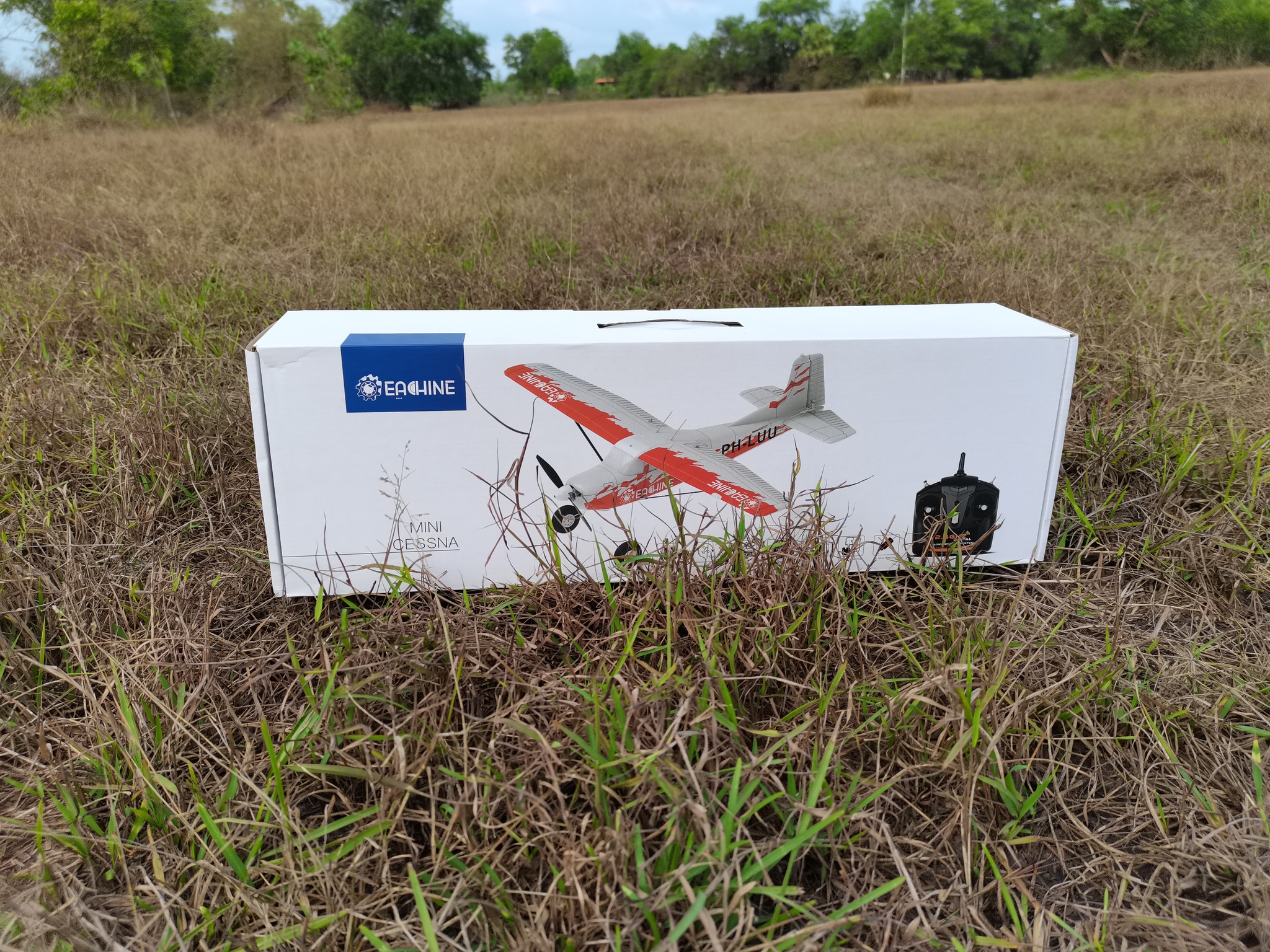 เครื่องบินบังคับวิทยุ Eachine mini cessna182-4Ch 2.4GHZ สินค้าชุดพร้อมเล่น