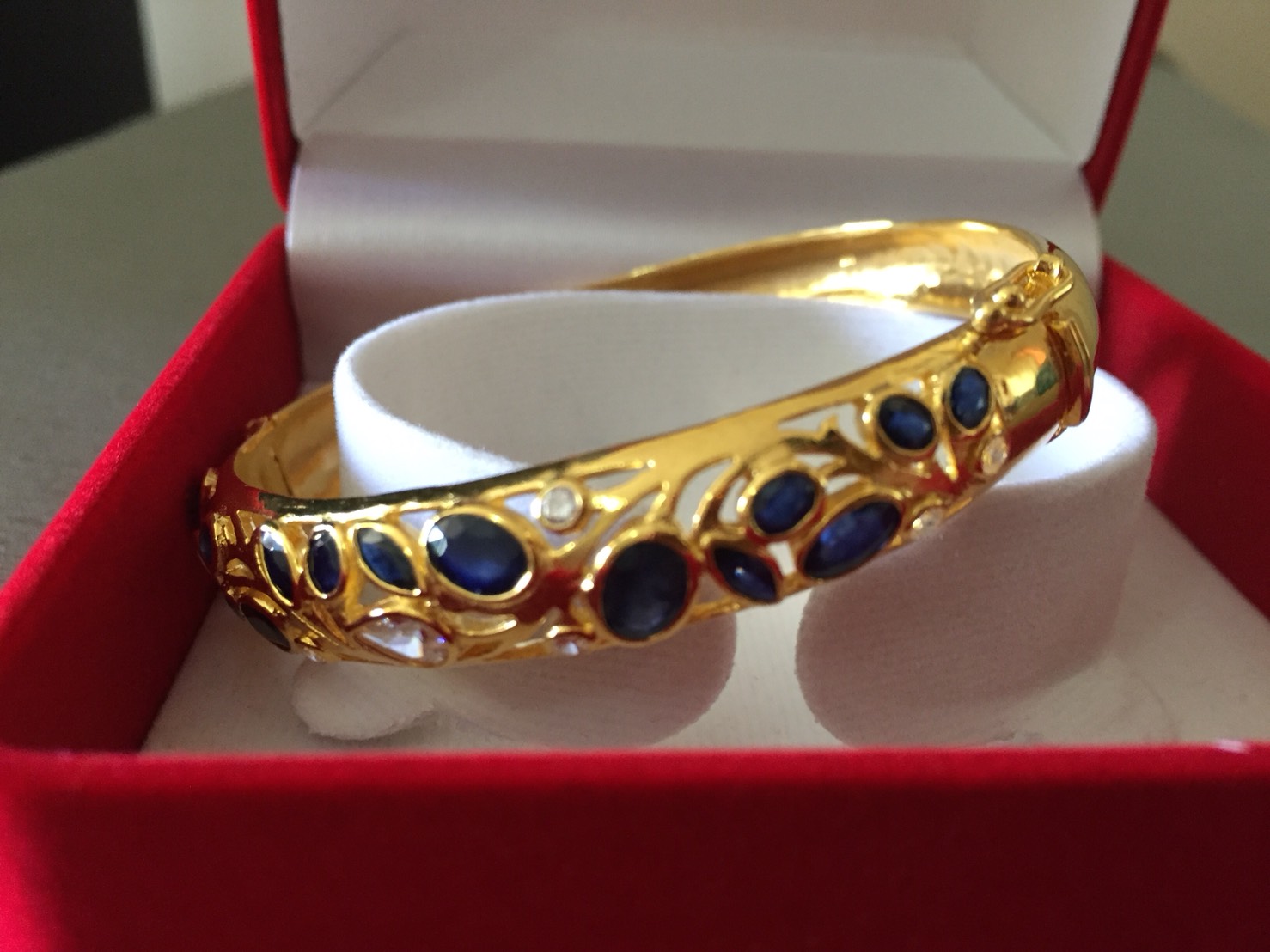 กำไลข้อมือ พลอยไพลินแท้ เสริมดวง