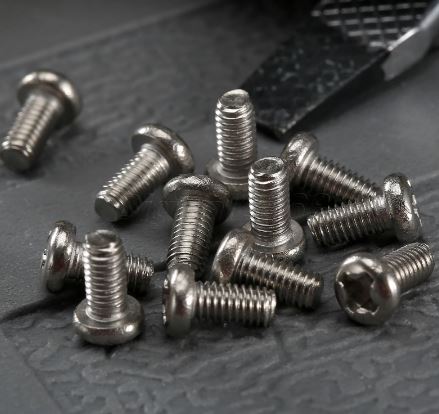 สกรูมิลแฉก GB ชุบนิเกิ้ล M4x8 mm. แพ็คละ 20 ตัว M4*8 round head cross nickel-plated screw carbon steel น็อตเกลียวมิล