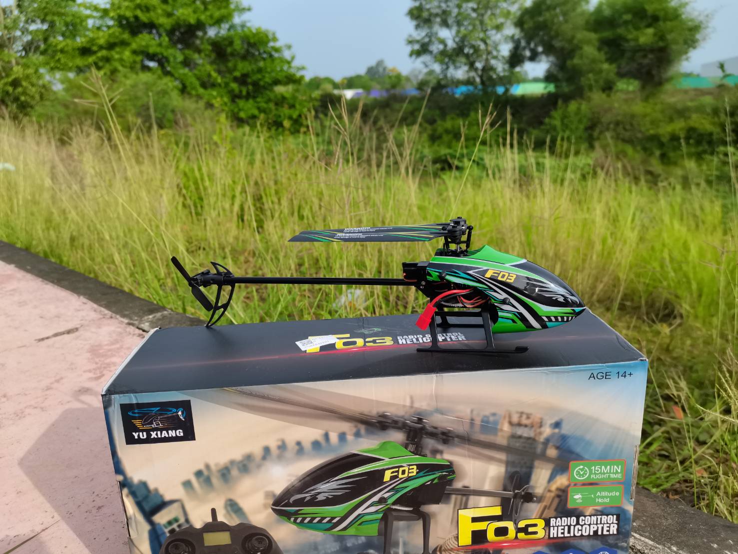 YU XIANG F03 HELICOPTER RC 4CH 2.4GHZ เฮลิคอปเตอร์บังคับวิทยุ รุ่น F03 ชุดพร้อมเล่น มีระบบล็อคความสูงควบคุมง่าย แบต 7.4 700A บินนานต่อเนื่อง 15นาที