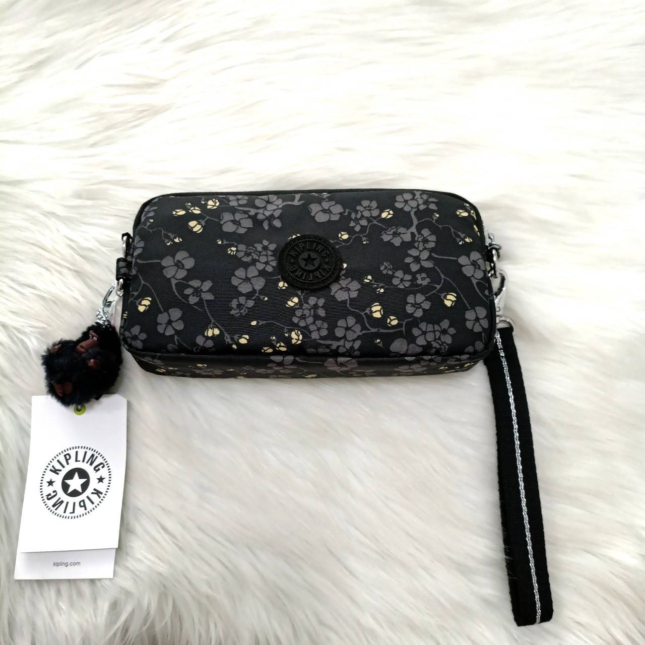 KIPLING กระเป๋าสตางค์ซิปรอบ ใบยาว Seoul up clutch & sling bag