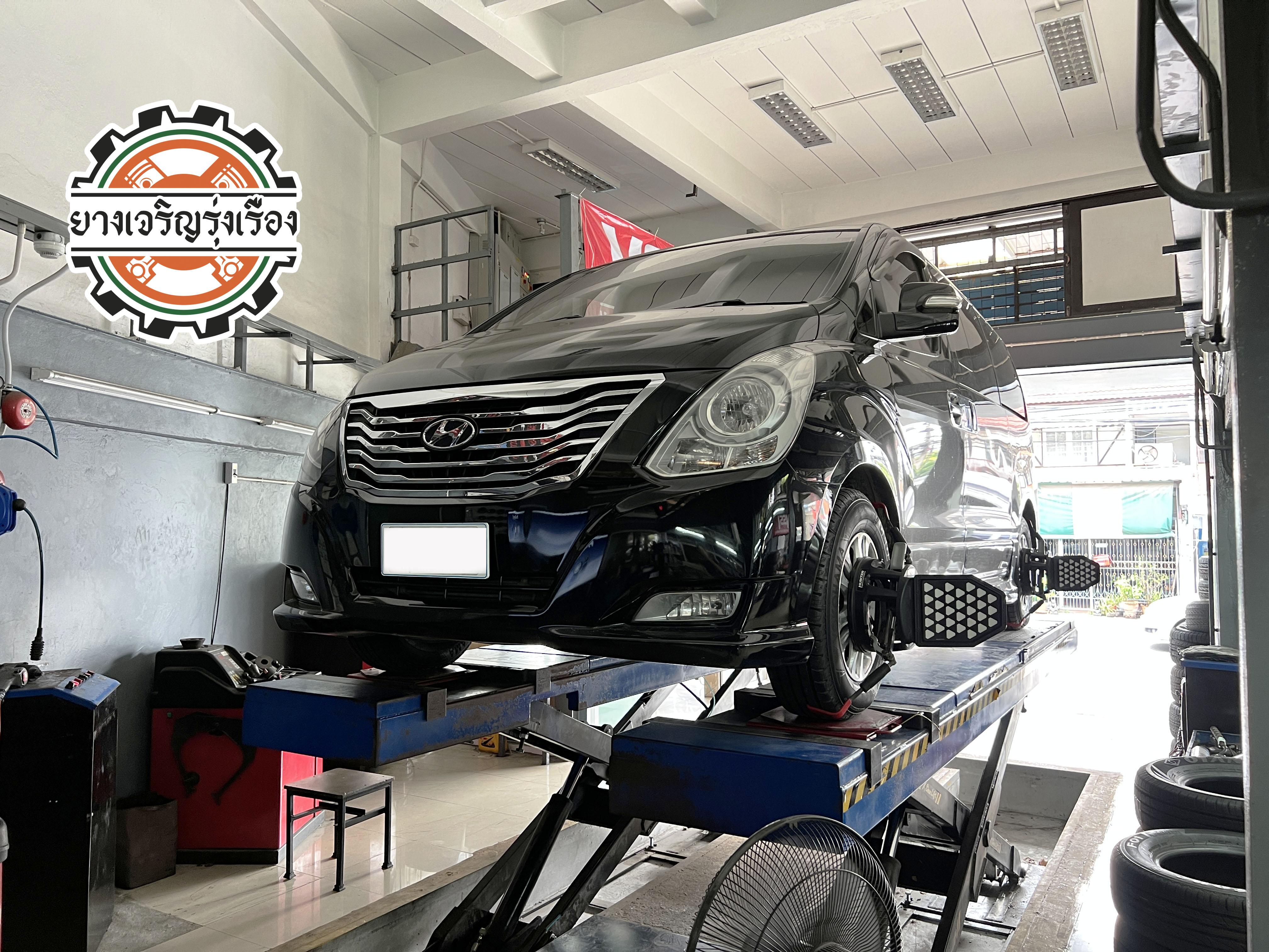 HYUNDAI H เข้ารับบริการเปลี่ยนยางรถยนต์ ขอยางคุณภาพเยี่ยม ผลิตญึ่ปุ่น ☄️YOKOHAMA GEOLANDAR CV G058 ขนาด 215/70R16 𝙊𝙪𝙧 𝙎𝙚𝙧𝙫𝙞𝙘𝙚 บริการทางร้านเรารับทำอะไรบ้าง 🔧 ติดตั้งยางแบบไร้รอย 100% 🔧 บริการสลับยาง ตามอายุ 🔧 มียางรถยนต์ทุกยี่ห้อให้เลือกซื้อ 🔧 เช็คช่วงล่าง แก้ปัญหาให้ตรงจุด 🔧 บริการล้างลิ้นปีกผีเสื้อ 🔧 บริการเช็คระยะรถยนต์ 🔧 เปลี่ยนถ่ายของเหลวทั้งระบบ 🔧 ตั้งศูนย์ด้วยเครื่อง HUNTER นำเข้าจาก USA สอบถามข้อมูลเพิ่มเติม หรือนัดหมายเข้ารับบริการ Tel : 08-6569-1915 Tel : 08-6544-5963 Line id : @88rw Tiktok : https://www.tiktok.com/@88rwycrr Youtube : https://youtube.com/@88rw Facebook : https://www.facebook.com/88rwtire Location : https://goo.gl/maps/HrNUAZXPN94KvxZ98?coh=178573&entry=tt #รถยนต์มีปัญหาไม่รู้ต้องแก้ตรงไหน ทางเรายินดี ตรวจหาปัญหาและหาวิธีแก้ บอกลูกค้าก่อนลงมือทำเสมอราคาเป็นธรรมไม่เอาเปรียบ สบายใจคุณลูกค้า ---------------------------------- ดูแลให้คำปรึกษาทุกปัญหาคาใจ ไม่ทิ้งลูกค้า มีบริการหลังการขาย 【ให้ผู้เชี่ยวชาญของเรา ดูแลรถคุณ】 ร้านยางเจริญรุ่งเรือง ยินดีต้อนรับครับ ---------------------------------- #โช๊คอัพรถยนต์ #monroe #yss #kayaba #profender #ร้านยางเจริญรุ่งเรือง #นนทบุรี #งามวงศ์วาน #amsfix #บริการช่วงล่างรถยนต์ #ซ่อมบำรุงช่วงล่าง #เซทอัพโช๊คอัพรถยนต์