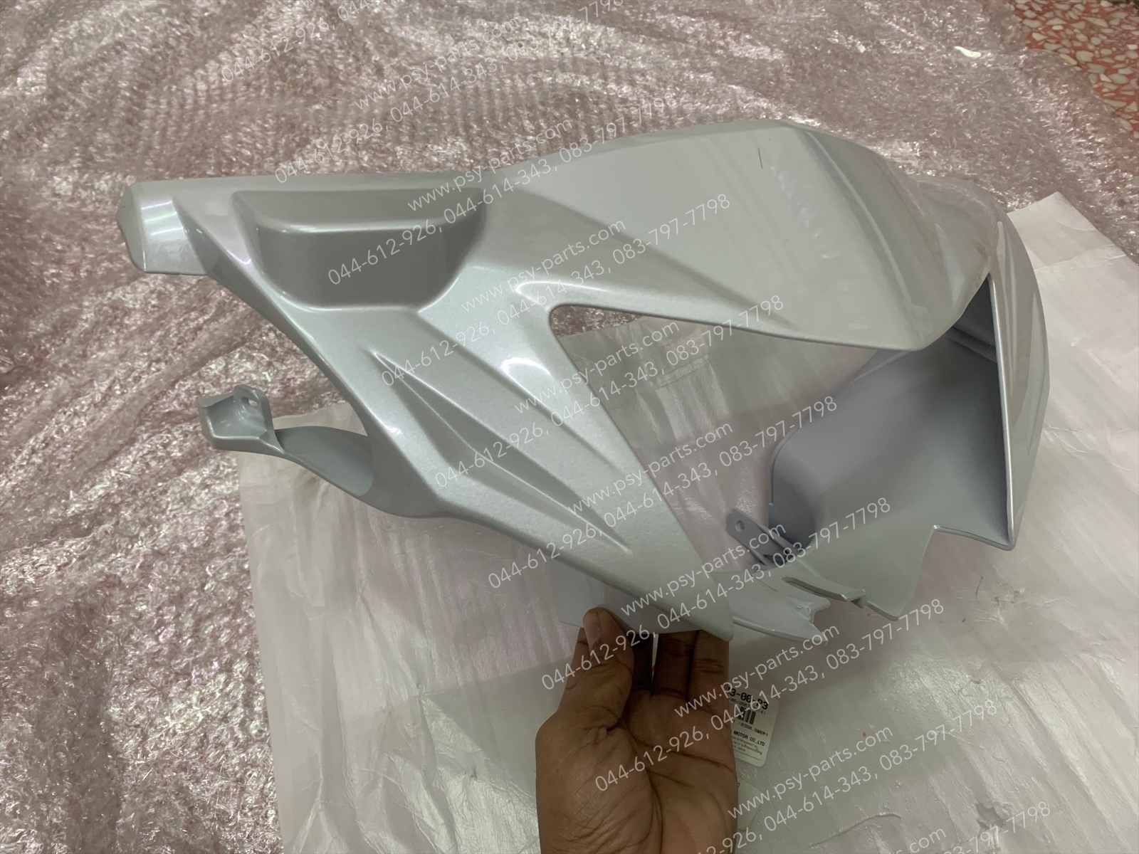 เสื้อไฟหน้าตัวหน้า SPARK 135 แท้ๆ สีขาว 5YP-F6143-00-P3