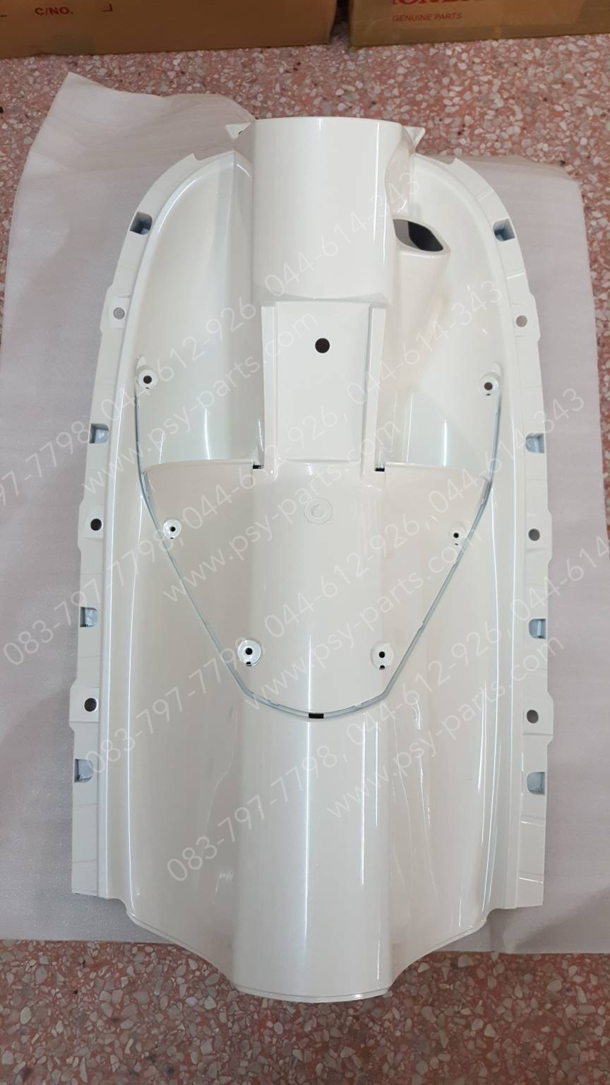 บังลม ตัวใน SCOOPY-I แท้ๆ สีขาวมุก (B26M) 81141-KYT-900ZF Honda