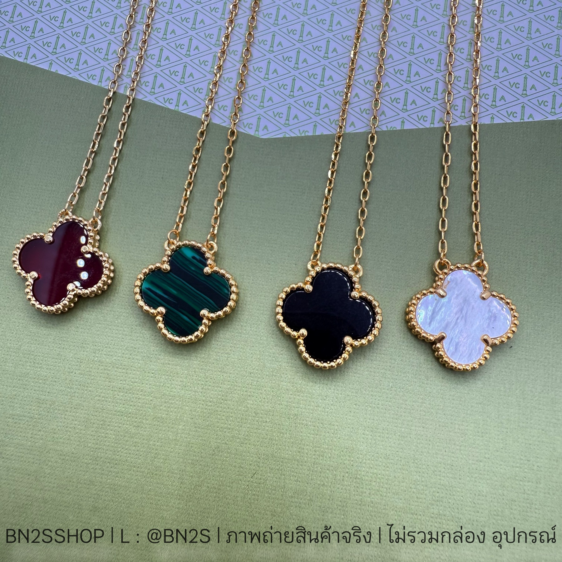สีเขียว | VC & A Vintage Alhambra Pendant สร้อยคอผู้หญิงจี้ใบโคลเวอร์ งานปั๊ม ทุกจุด