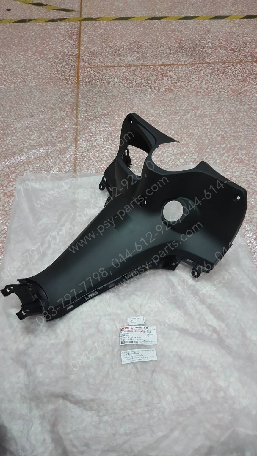 คอนโซลกลาง FINN แท้ๆ สีดำด้าน B6F-F8312-00, B6F-F8312-01