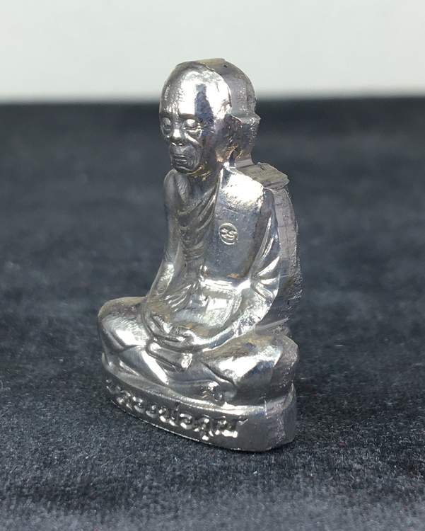 รูปเหมือนรูปเหมือนปั้ม หลวงพ่อคูณ ปริสุทฺโธ วัดบ้านไร่ รุ่นปาฎิหาริย์ EOD ปี ๒๕๕๖ เนื้ออัลปาก้า หมายเลข ๑๙๑ ไม่มีกล่อง