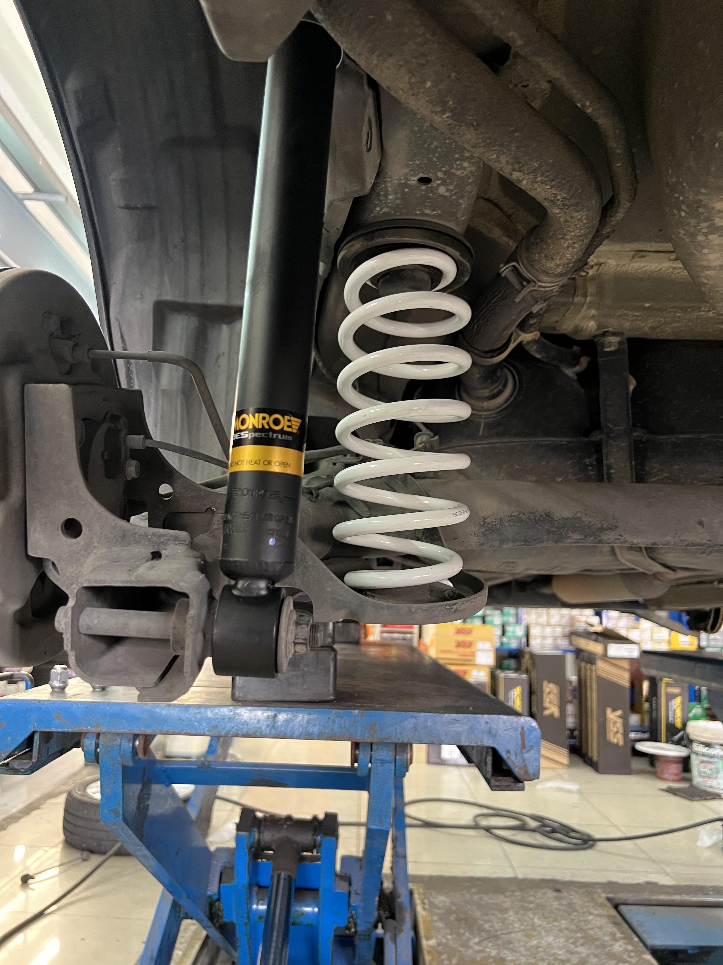 SUZUKI SWIFT เข้ารับบริการเปลี่ยนโช้คอัพ และสปริงอัพเกรด [+] MONROE OE SPECTRUM [+] YSS COMFORT SPRING Location : https://goo.gl/maps/HrNUAZXPN94KvxZ98? รถยนต์มีปัญหาไม่รู้ต้องแก้ตรงไหน ทางเรายินดี ตรวจหาปัญหาและหาวิธีแก้ บอกลูกค้าก่อนลงมือทำเสมอด้วยราคาเป็นธรรม เวลาบริการ วันจันทร์-วันอาทิตย์ 09:00 น. - 17.30 น. #monroe #ysscomfortspring #suzukiswift #โช้คอัพ #ช่วงล่าง #โช๊ค #ยางรถยนต์