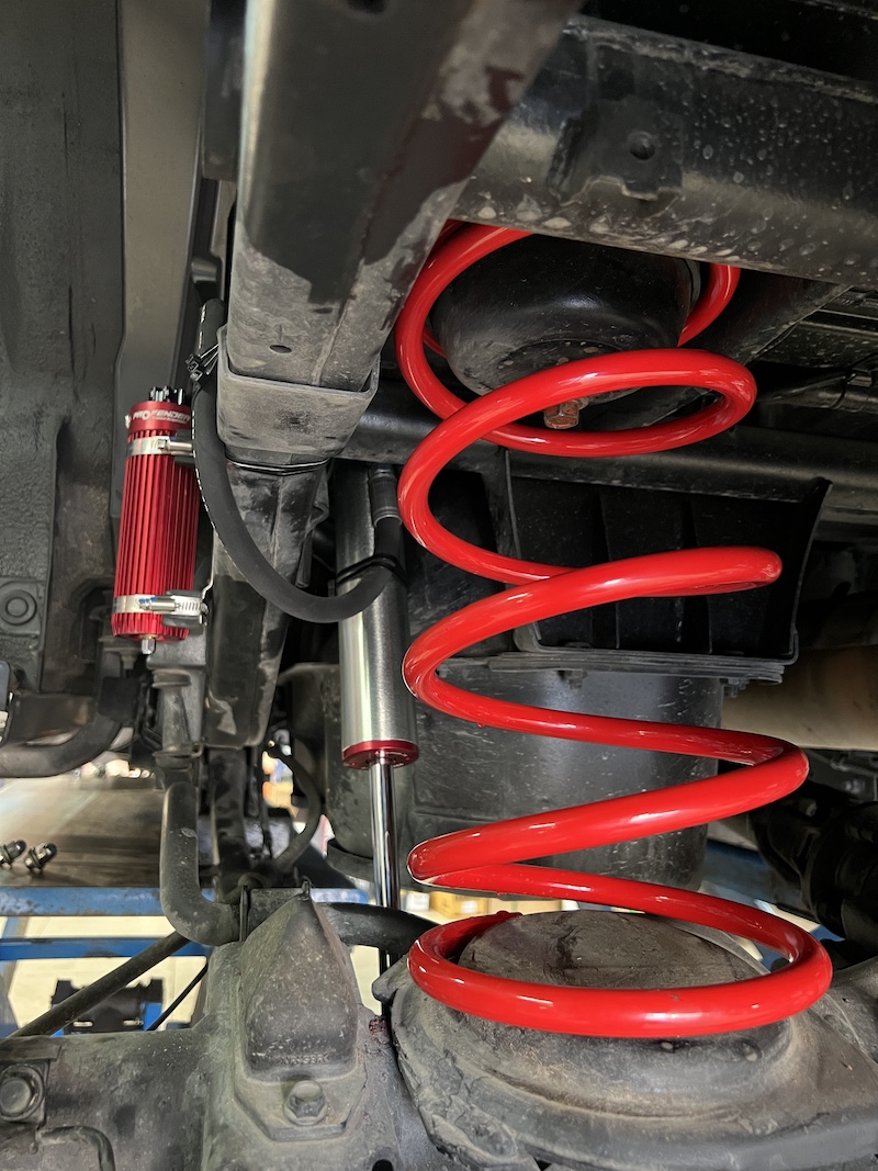 ติดตั้งโช้คอัพ Profender Hybrid Set (Queen Series คู่หน้า และ Monotube Subtank คู่หลัง) สำหรับ Mitsubishi Pajero ที่ร้านยางเจริญรุ่งเรือง นนทบุรี ติดตั้งโช้คอัพ Profender Hybrid Set (Queen Series คู่หน้า และ Monotube Subtank คู่หลัง) สำหรับ Mitsubishi Pajero ที่ร้านยางเจริญรุ่งเรือง นนทบุรี