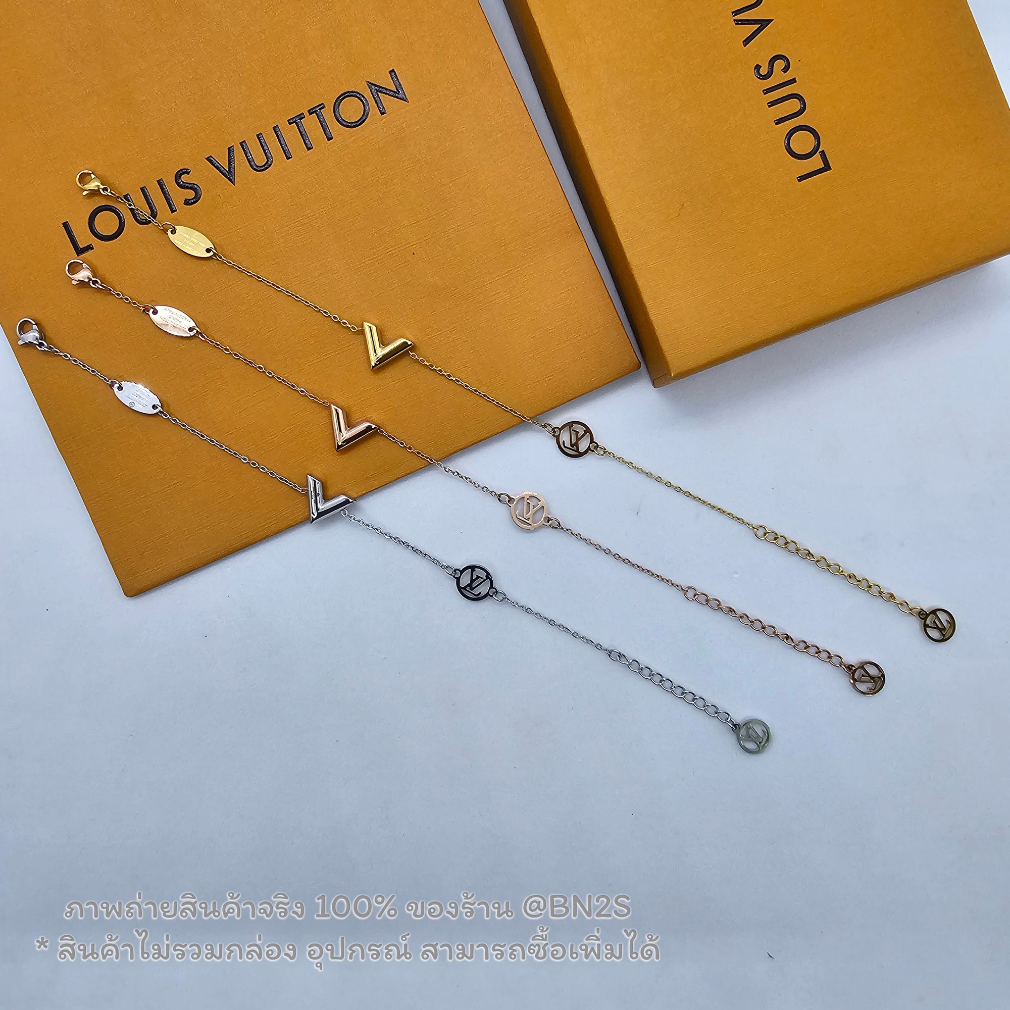 สร้อยข้อมือหลุยส์ Louis Vuitton Monogram Chain Bracelet อะไหล่สีทอง ประดับคริสตัล สายโซ่ ลายโมโนแกรม พร้อมส่งในไทย