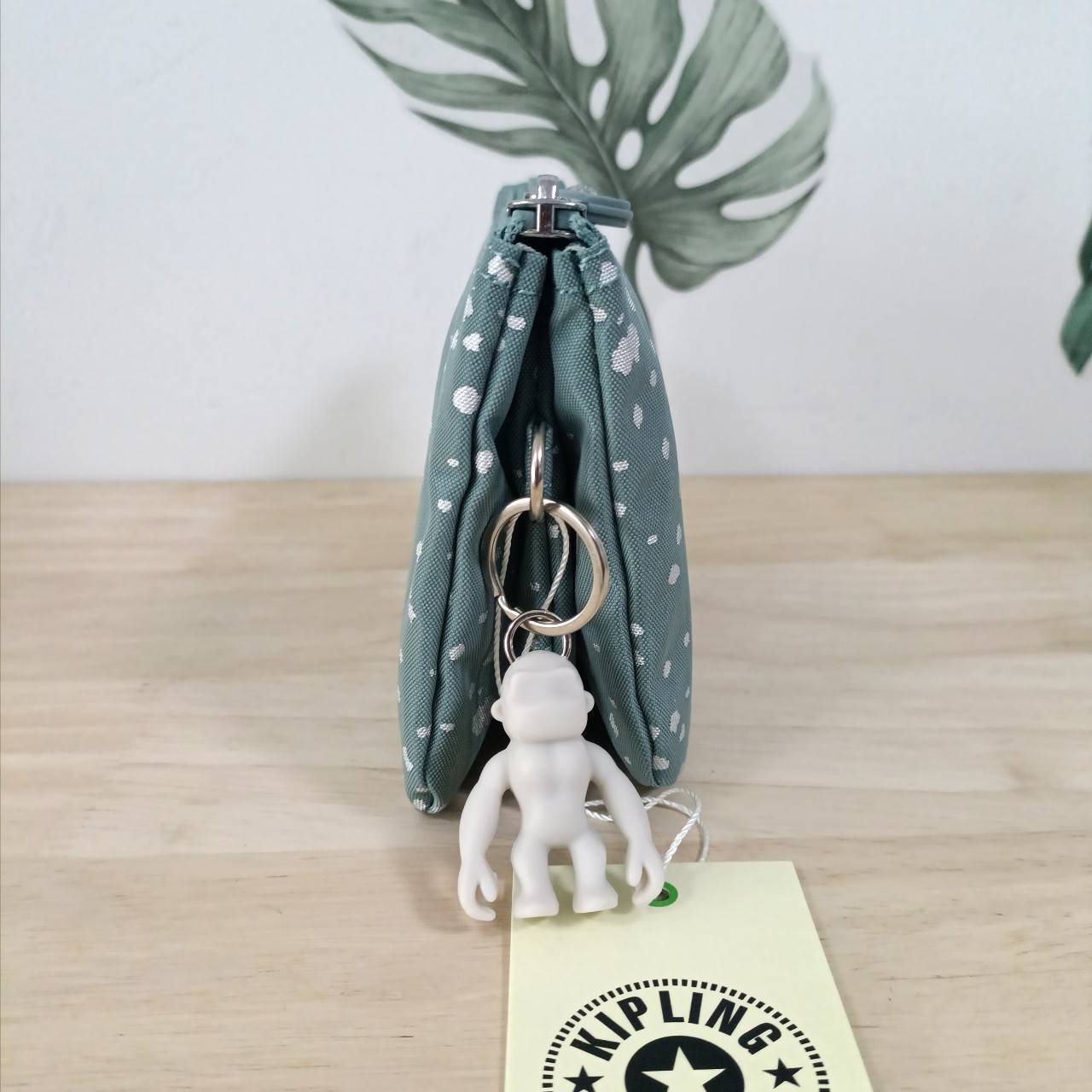 กระเป๋าคล้องมือ Kipling Creativity Large Pouch คิปลิ้ง