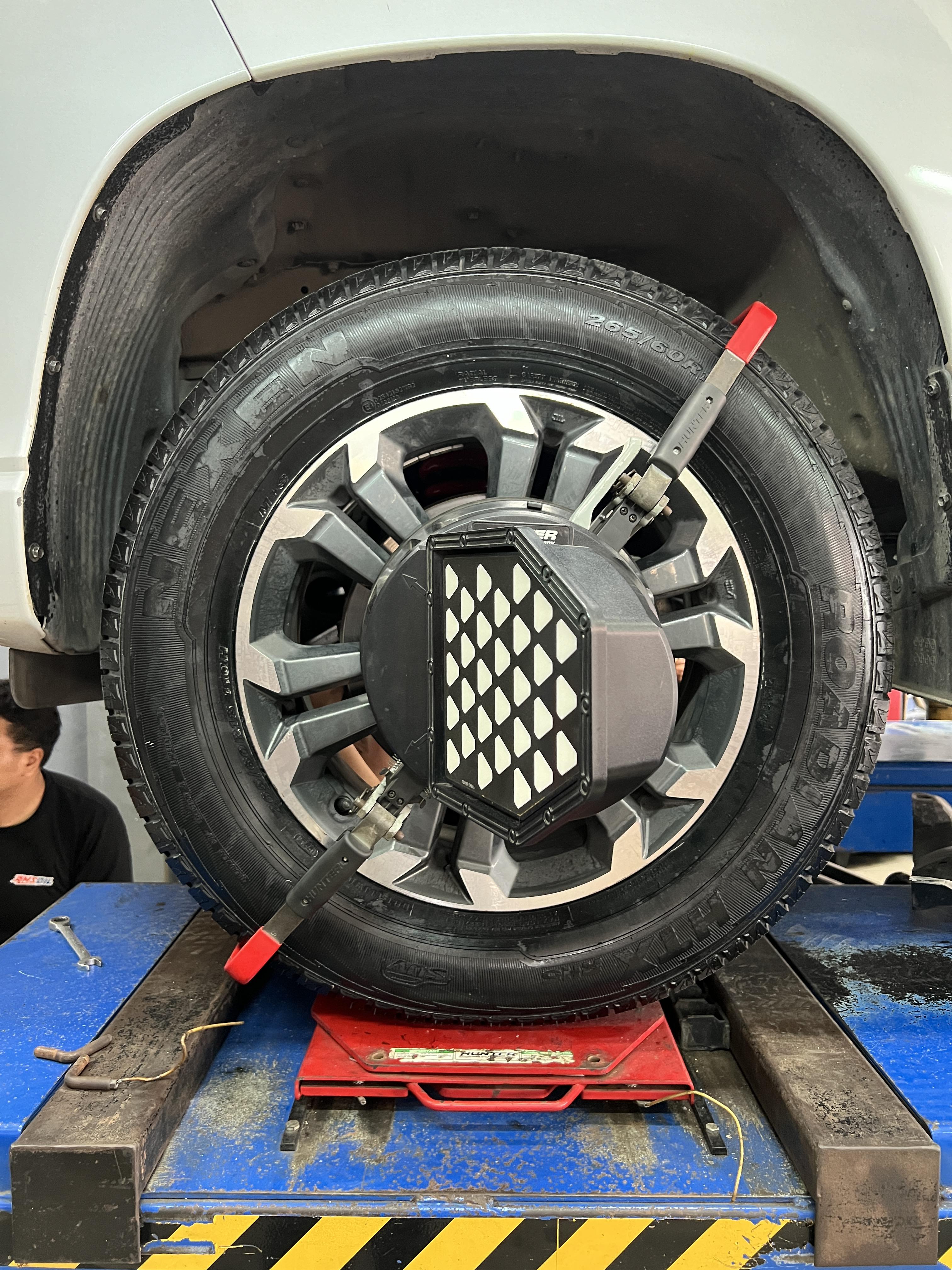 MITSUBISHI TRITON เข้ารับบริการอัพเกรดช่วงล่าง เน้นใช้งานประจำวัน และเดินทางไกล [+] YSS E SERIES + YSS SPRING performance [+] NEXEN RH5 265/65R17 นุ่มเงียบ เกาะถนนดี *ประกันยางจากการใช้งน 1 ปีหรือ 25,000 กม. *เพื่อความสะดวกในการรับบริการ นัดหมายเวลาก่อนเข้ารับบริการทุกครั้งครับ 𝙊𝙪𝙧 𝙎𝙚𝙧𝙫𝙞𝙘𝙚 บริการทางร้านเรารับทำอะไรบ้าง 🔧 มียางรถยนต์ทุกยี่ห้อให้เลือกซื้อ 🔧 โช้คอัพ สปริง 🔧 เช็คช่วงล่าง แก้ปัญหาให้ตรงจุด 🔧 ติดตั้งยางแบบไร้รอย 100% 🔧 บริการสลับยาง ตามอายุ 🔧 บริการล้างลิ้นปีกผีเสื้อ 🔧 บริการเช็คระยะรถยนต์ 🔧 เปลี่ยนถ่ายของเหลวทั้งระบบ 🔧 ตั้งศูนย์ด้วยเครื่อง HUNTER นำเข้าจาก USA สอบถามข้อมูลเพิ่มเติม หรือนัดหมายเข้ารับบริการ ☎️ : 08-6569-1915 ☎️ : 08-6544-5963 Line id : @88rw Tiktok : https://www.tiktok.com/@88rwycrr Youtube : https://youtube.com/@88rw Facebook : https://www.facebook.com/88rwtire Location : https://goo.gl/maps/HrNUAZXPN94KvxZ98?coh=178573&entry=tt #รถยนต์มีปัญหาไม่รู้ต้องแก้ตรงไหน ทางเรายินดี ตรวจหาปัญหาและหาวิธีแก้ บอกลูกค้าก่อนลงมือทำเสมอราคาเป็นธรรมไม่เอาเปรียบ สบายใจคุณลูกค้า ร้านยางเจริญรุ่งเรือง ยินดีต้อนรับครับ