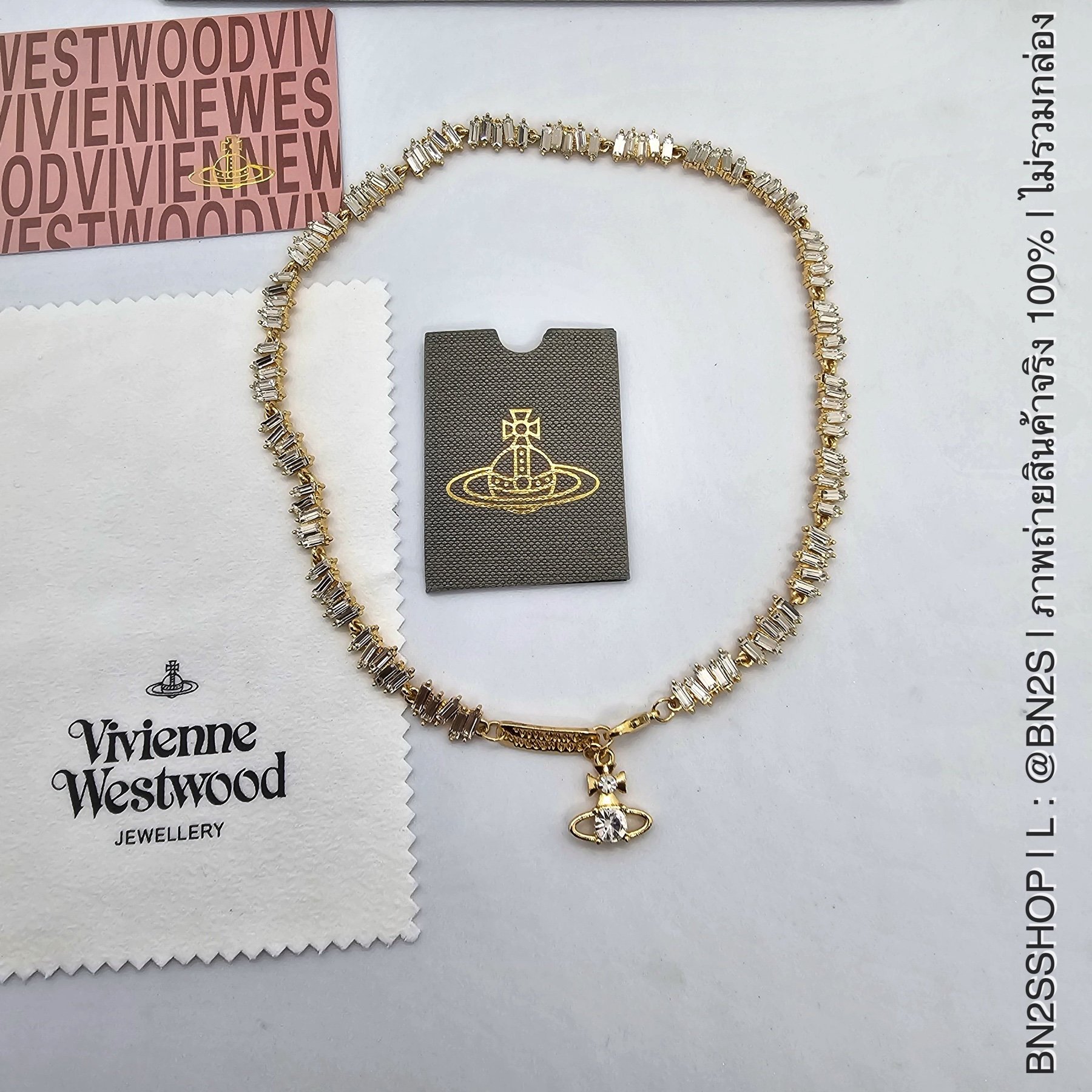 สีทอง | Vivienne Westwood Womens Crystal Molly Choker Necklace สร้อยคอคริสตัล วิวเวียน งานปั๊มแผ่นโลโก้