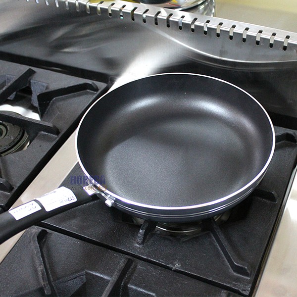 กระทะด้ามเทปล่อน 26 ซม. ตราเอ็มเวล