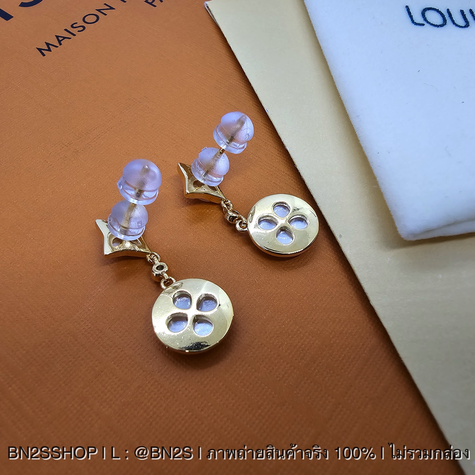 Louis Vuitton Monogram Earrings ต่างหูจี้ดอกไม้ลายโมโนแกรม งานดี ไม่ลอก ไม่ดำ