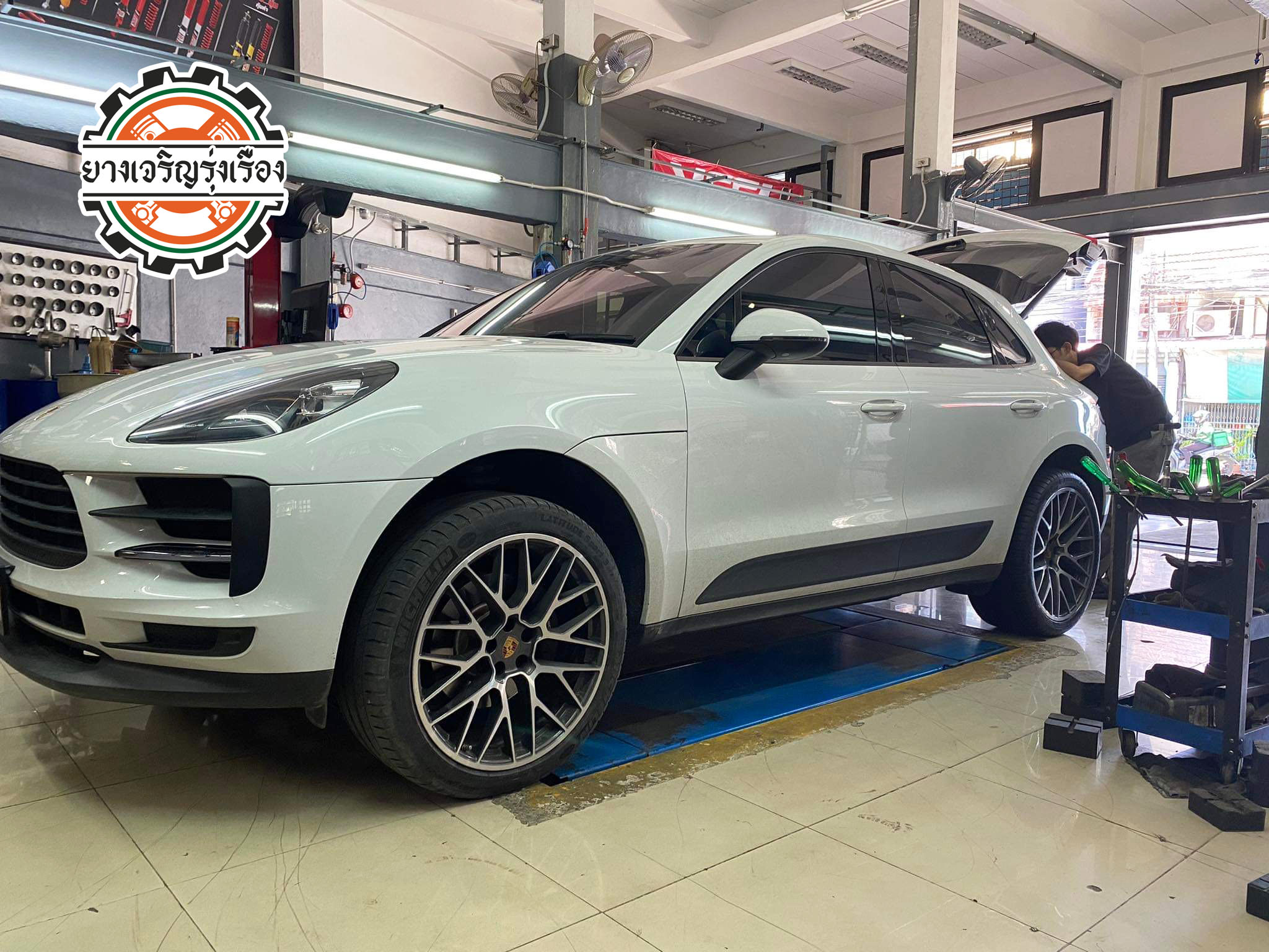 PORSCHE MACAN เปลี่ยนยางรถยนต์เน้นคุณภาพที่เป็นเลิศ ในการใช้งานอย่างเต็มประสิทธิภาพ MICHELIN LATITTUDE SPORT 3 ขนาด 295/35R21 𝙊𝙪𝙧 𝙎𝙚𝙧𝙫𝙞𝙘𝙚 บริการทางร้านเรารับทำอะไรบ้าง 🔧 ติดตั้งยางแบบไร้รอย 100% 🔧 บริการสลับยาง ตามอายุ 🔧 มียางรถยนต์ทุกยี่ห้อให้เลือกซื้อ 🔧 เช็คช่วงล่าง แก้ปัญหาให้ตรงจุด 🔧 บริการล้างลิ้นปีกผีเสื้อ 🔧 บริการเช็คระยะรถยนต์ 🔧 เปลี่ยนถ่ายของเหลวทั้งระบบ 🔧 ตั้งศูนย์ด้วยเครื่อง HUNTER นำเข้าจาก USA สอบถามข้อมูลเพิ่มเติม หรือนัดหมายเข้ารับบริการ Tel : 08-6569-1915 Tel : 08-6544-5963 Line id : @88rw Tiktok : https://www.tiktok.com/@88rwycrr Youtube : https://youtube.com/@88rw Facebook : https://www.facebook.com/88rwtire Location : https://goo.gl/maps/HrNUAZXPN94KvxZ98?coh=178573&entry=tt #รถยนต์มีปัญหาไม่รู้ต้องแก้ตรงไหน ทางเรายินดี ตรวจหาปัญหาและหาวิธีแก้ บอกลูกค้าก่อนลงมือทำเสมอราคาเป็นธรรมไม่เอาเปรียบ สบายใจคุณลูกค้า ---------------------------------- ดูแลให้คำปรึกษาทุกปัญหาคาใจ ไม่ทิ้งลูกค้า มีบริการหลังการขาย 【ให้ผู้เชี่ยวชาญของเรา ดูแลรถคุณ】 ร้านยางเจริญรุ่งเรือง ยินดีต้อนรับครับ ---------------------------------- #โช๊คอัพรถยนต์ #monroe #yss #kayaba #profender #ร้านยางเจริญรุ่งเรือง #นนทบุรี #งามวงศ์วาน #amsfix #บริการช่วงล่างรถยนต์ #ซ่อมบำรุงช่วงล่าง #เซทอัพโช๊คอัพรถยนต์