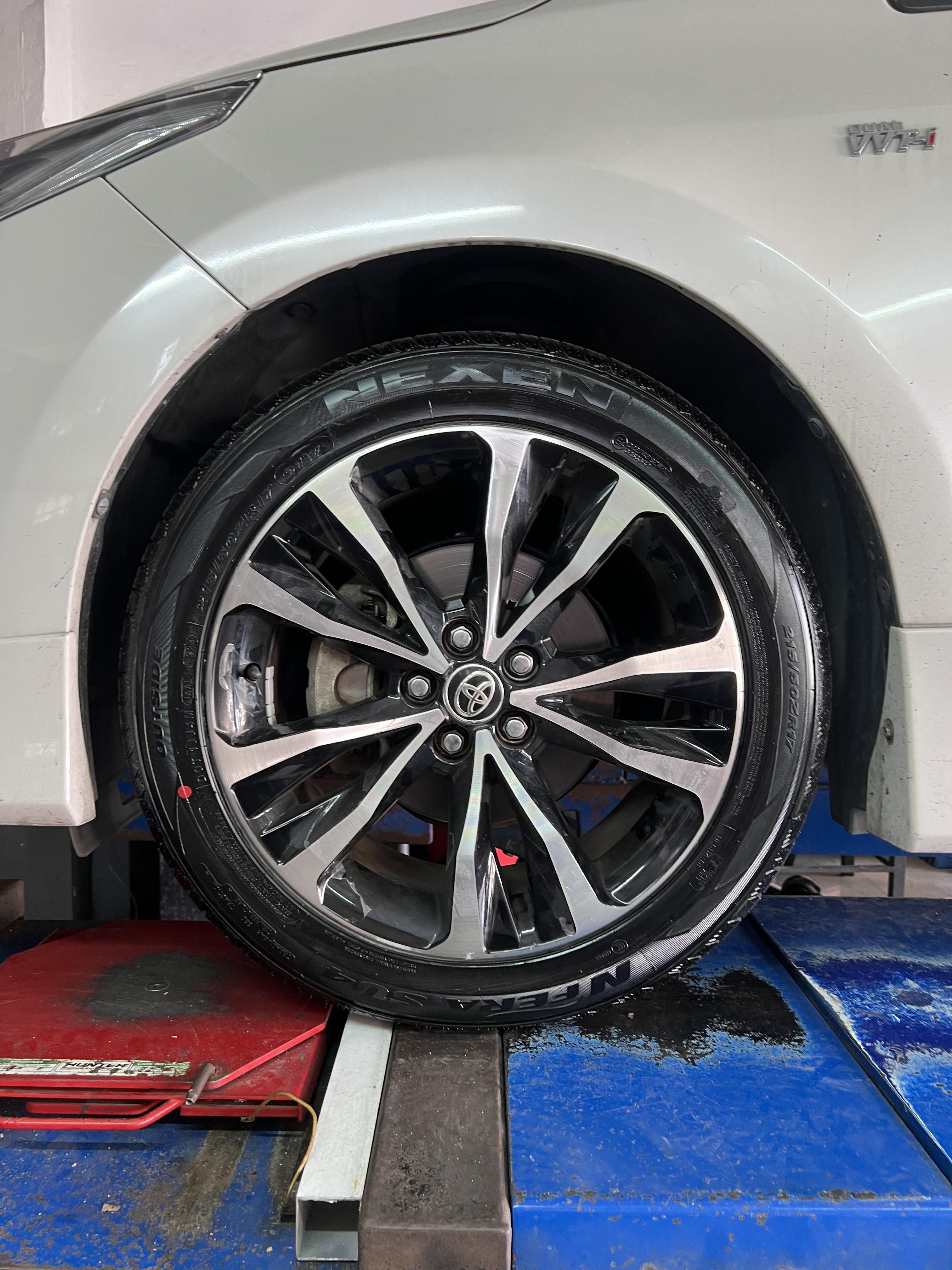 TOYOTA ALTIS เปลี่ยนยางรถยนต์ [+] NEXEN SU4 215/50R17 สอบถามข้อมูลเพิ่มเติม หรือนัดหมาย โทร : 08-6569-1915 บุ๊ก Line id : @88rw Location : https://goo.gl/maps/HrNUAZXPN94KvxZ98? รถยนต์มีปัญหาไม่รู้ต้องแก้ตรงไหน ทางเรายินดี ตรวจหาปัญหาและหาวิธีแก้ บอกลูกค้าก่อนลงมือทำเสมอด้วยราคาเป็นธรรม เวลาบริการ วันจันทร์-วันอาทิตย์ 09:00 น. - 17.30 น. #nexentires #โช้คอัพ #ช่วงล่าง #โช๊ค #ยางรถยนต์