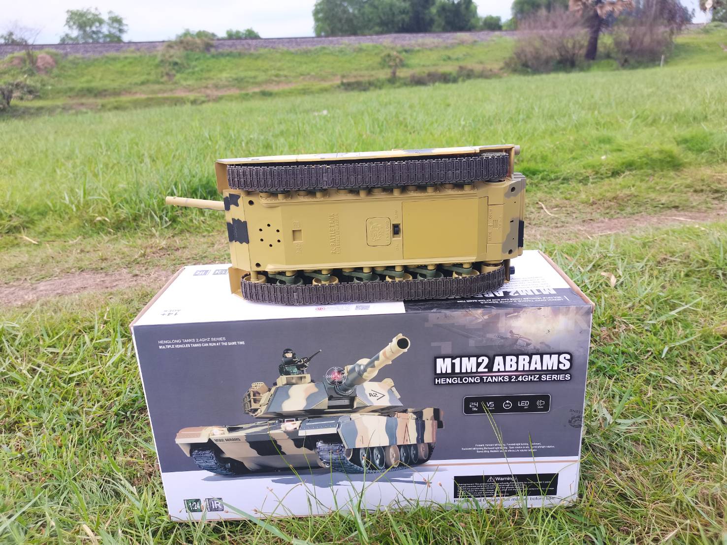 รถถังบังคับวิทยุ HENG-LONG M1M2 ABRAMS 3816-1ชุดพร้อมเล่น ยิงกระสุน มีเสียงเครื่องยนต์ ระบบ 2.4G รถถังบังคับ HENGLONG M1M2ABRAMS RCTANKS ระบบชุดสายพาน แบตเตอรี่พร้อมเล่นยิงกระสุนได้
