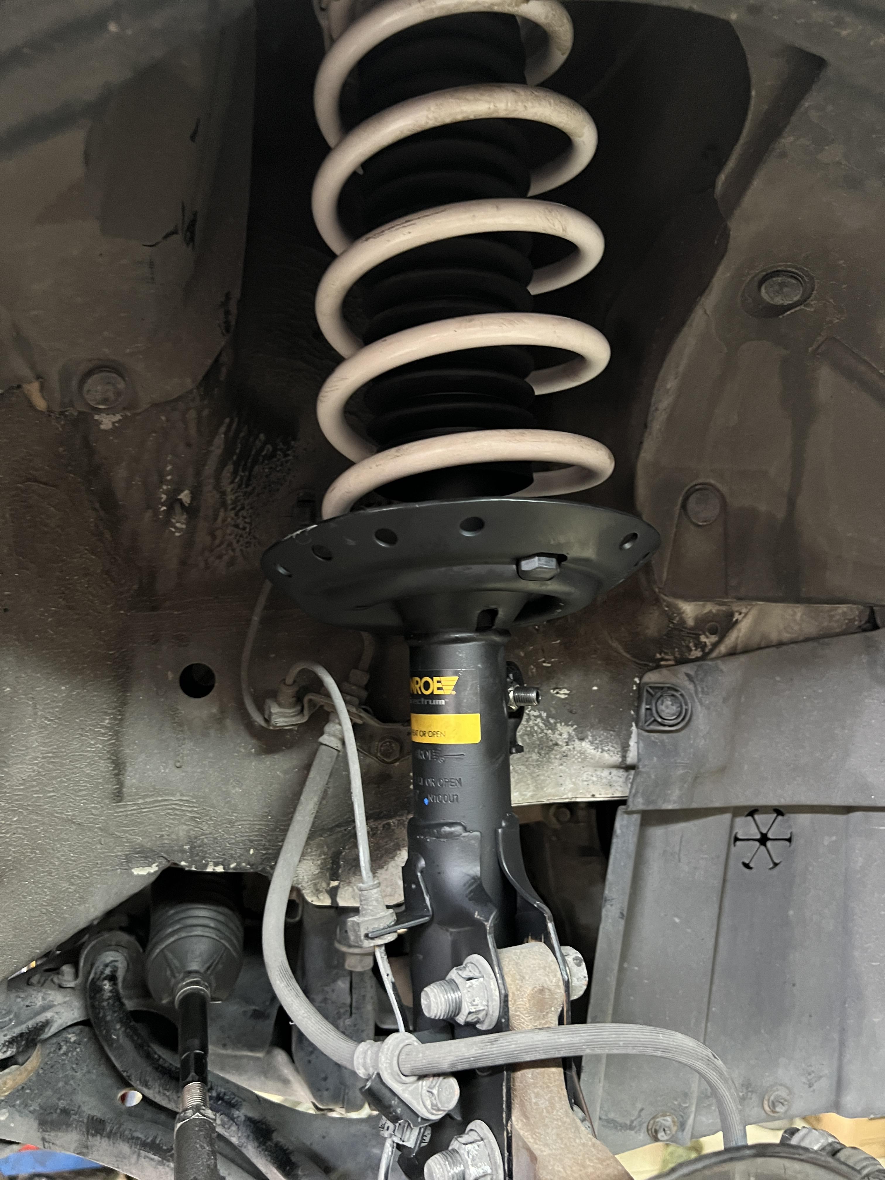 HONDA JAZZ GK เข้ารับบริการอัพเกรดช่วงล่าง เปลี่ยนโช้คอัพ สปริง และผ้าเบรกอย่างดี [+] MONROE OE SPECTRUM [+] NEXZTER PROSPEC [+] YSS SPRING COMFORT สีขาว นุ่มนวล *เพื่อความรวดเร็วนัดหมายก่อนเข้ารับบริการครับ 𝙊𝙪𝙧 𝙎𝙚𝙧𝙫𝙞𝙘𝙚 บริการทางร้านเรารับทำอะไรบ้าง 👉มียางรถยนต์ทุกยี่ห้อให้เลือกซื้อ 👉โช้คอัพ สปริง 👉เช็คช่วงล่าง แก้ปัญหาให้ตรงจุด 👉ติดตั้งยางแบบไร้รอย 100% 👉บริการสลับยาง ตามอายุ 👉บริการล้างลิ้นปีกผีเสื้อ 👉บริการเช็คระยะรถยนต์ 👉เปลี่ยนถ่ายของเหลวทั้งระบบ 👉ตั้งศูนย์ด้วยเครื่อง HUNTER นำเข้าจาก USA สอบถามข้อมูลเพิ่มเติม หรือนัดหมายเข้ารับบริการ ☎️ : 08-6569-1915 ☎️ : 08-6544-5963 Line id : @88rw Facebook : https://www.facebook.com/88rwtire Location : https://goo.gl/maps/HrNUAZXPN94KvxZ98? #รถยนต์มีปัญหาไม่รู้ต้องแก้ตรงไหน #YSS #YSSXSPORT ทางเรายินดี ตรวจหาปัญหาและหาวิธีแก้ บอกลูกค้าก่อนลงมือทำเสมอราคาเป็นธรรม