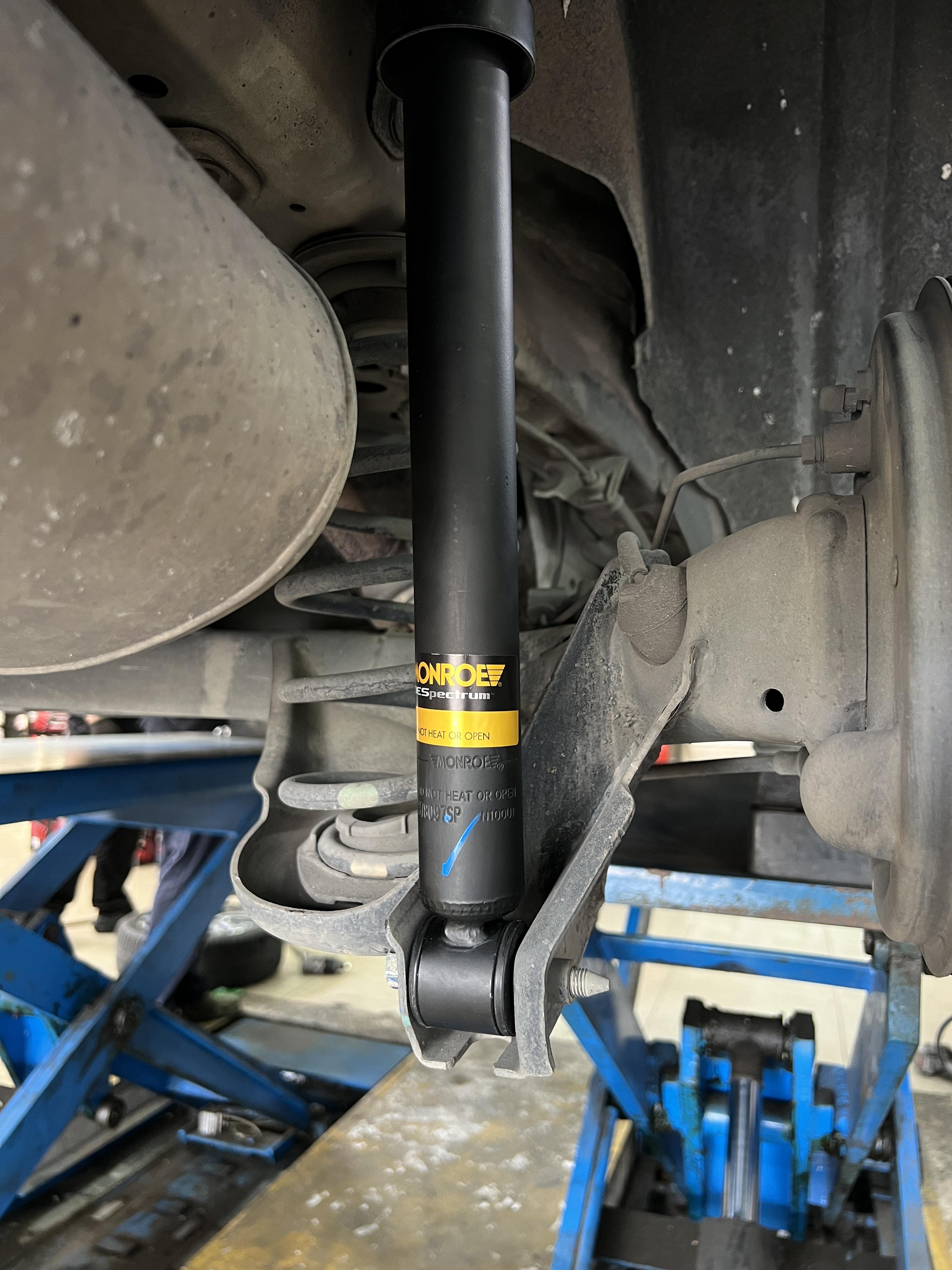 HONDA JAZZ GK เปลี่ยนโช้คอัพ พร้อมอะไหล่ [+] MONROE OE SPECTRUM พร้อมอะไหล่ครบ สอบถามข้อมูลเพิ่มเติม หรือนัดหมาย โทร : 08-6569-1915 บุ๊ก Line id : @88rw Location : https://goo.gl/maps/HrNUAZXPN94KvxZ98? รถยนต์มีปัญหาไม่รู้ต้องแก้ตรงไหน ทางเรายินดี ตรวจหาปัญหาและหาวิธีแก้ บอกลูกค้าก่อนลงมือทำเสมอด้วยราคาเป็นธรรม เวลาบริการ วันจันทร์-วันอาทิตย์ 09:00 น. - 17.30 น. #hondajazz #monroe #โช้คอัพ #ช่วงล่าง #โช๊ค #ยางรถยนต์