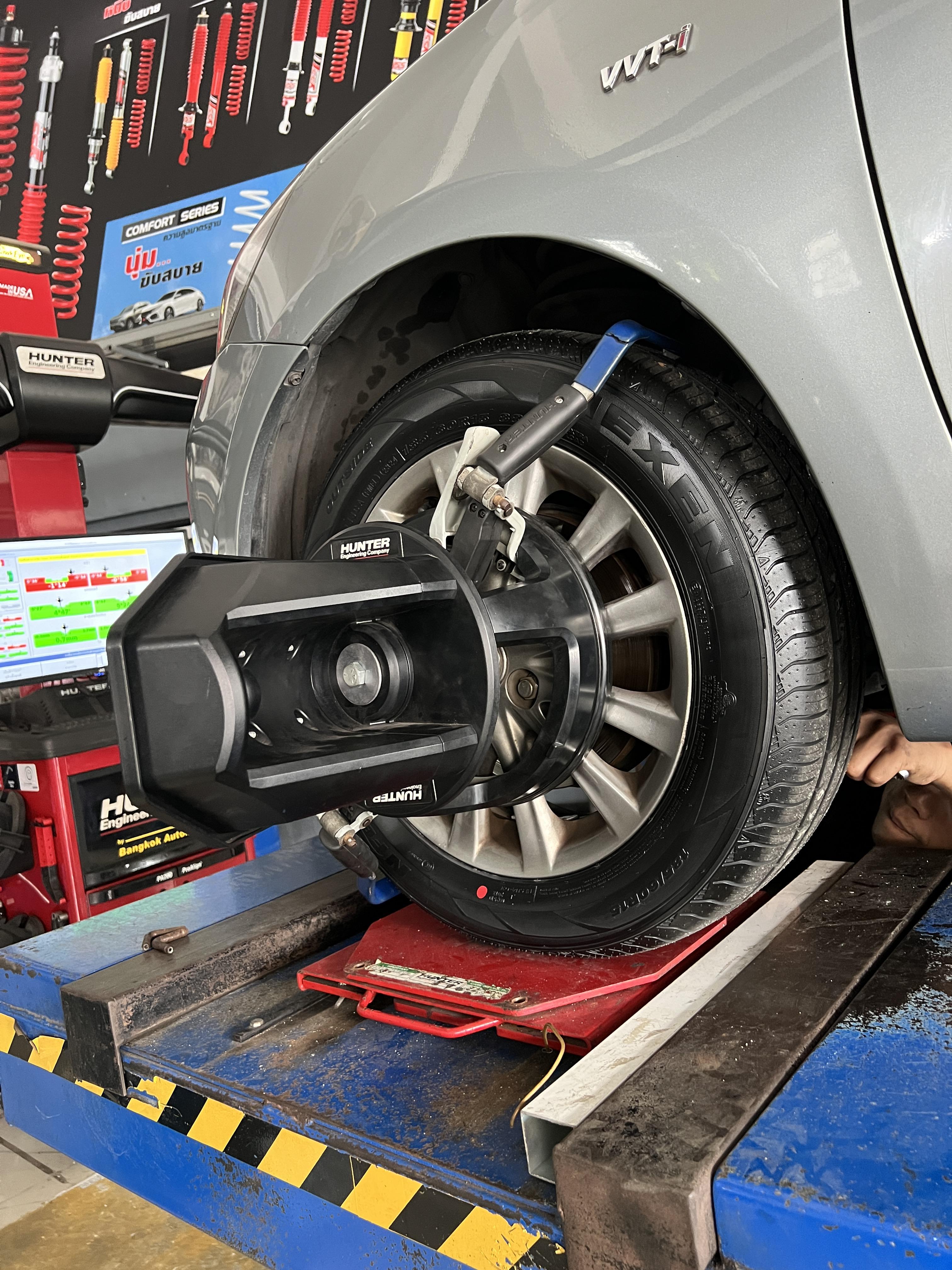 TOYOTA VIOS เข้ารับบริการเปลี่ยนยางรถยนต์ ใช้งานประจำวัน [+] NEXEN SU4 185/60R15 *ประกันยาง 1 ปี หรือ 25,000 กม. จากการใช้งานเคลมฟรี *นัดหมายก่อนเข้ารับบริการ เพื่อความรวดเร็วครับ 𝙊𝙪𝙧 𝙎𝙚𝙧𝙫𝙞𝙘𝙚 บริการทางร้านเรารับทำอะไรบ้าง 🔧 มียางรถยนต์ทุกยี่ห้อให้เลือกซื้อ 🔧 โช้คอัพ สปริง 🔧 เช็คช่วงล่าง แก้ปัญหาให้ตรงจุด 🔧 ติดตั้งยางแบบไร้รอย 100% 🔧 บริการสลับยาง ตามอายุ 🔧 บริการล้างลิ้นปีกผีเสื้อ 🔧 บริการเช็คระยะรถยนต์ 🔧 เปลี่ยนถ่ายของเหลวทั้งระบบ 🔧 ตั้งศูนย์ด้วยเครื่อง HUNTER นำเข้าจาก USA สอบถามข้อมูลเพิ่มเติม หรือนัดหมายเข้ารับบริการ ☎️ : 08-6569-1915 ☎️ : 08-6544-5963 Line id : @88rw Tiktok : https://www.tiktok.com/@88rwycrr Youtube : https://youtube.com/@88rw Facebook : https://www.facebook.com/88rwtire Location : https://goo.gl/maps/HrNUAZXPN94KvxZ98? #รถยนต์มีปัญหาไม่รู้ต้องแก้ตรงไหน ทางเรายินดี ตรวจหาปัญหาและหาวิธีแก้ บอกลูกค้าก่อนลงมือทำเสมอราคาเป็นธรรมไม่เอาเปรียบ สบายใจคุณลูกค้า ร้านยางเจริญรุ่งเรือง ยินดีต้อนรับครับ