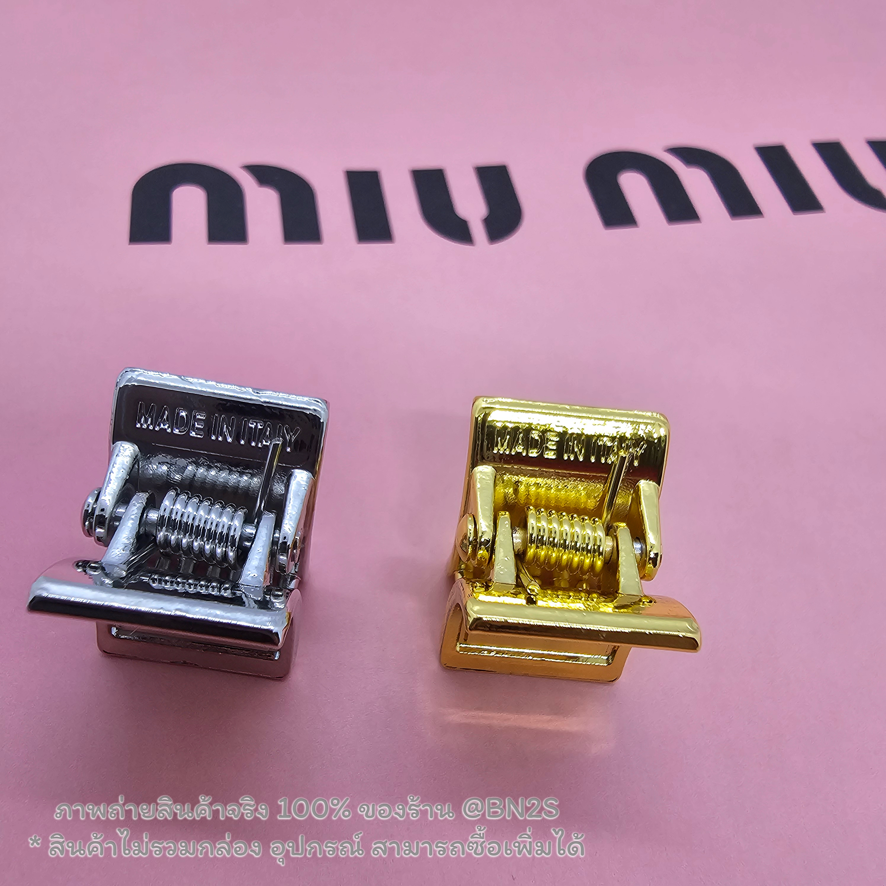 สีทอง | Miu Miu Metal Claw Clips With Perforated Logo Gold กิ๊บติดผมโลหะ มินิ แบรนด์ มิว มิว 1 ชิ้น มีให้เลือกสีเงิน สีทอง