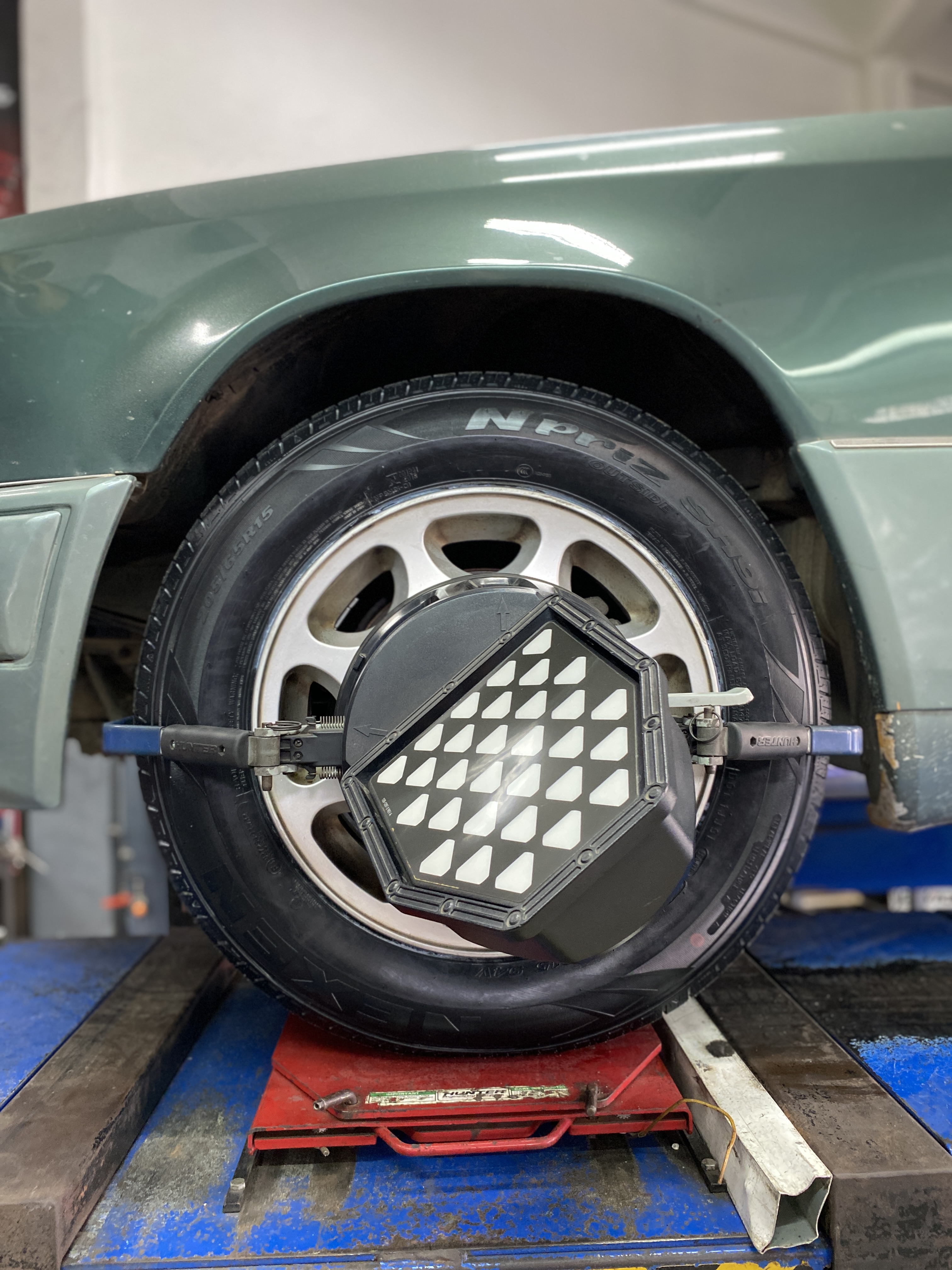 W124 เปลี่ยนยางรถยนต์ใช้งานประจำวัน ต้องการยางรถยนต์ที่ดี หวังผลใช้งานได้ นุ่ม มีประกัน และปลอดภัย [+] Nexen nfera su4 195/65R15 มีประกันยาง 1 ปี หรือ 25,000 กม. 📌 สอบถามข้อมูลเพิ่มเติม หรือนัดหมายเข้ารับบริการ ☎️ : 08-6569-1915 ☎️ : 08-6544-5963 💬 Line id : @88rw 📍 Location : https://goo.gl/maps/HrNUAZXPN94KvxZ98 🌐 Facebook : https://www.facebook.com/88rwtire #nexentires #โช้คอัพ #ผ้าเบรก #ช่วงล่าง #ยางเจริญรุ่งเรือง #นนทบุรี #งามวงศ์วาน