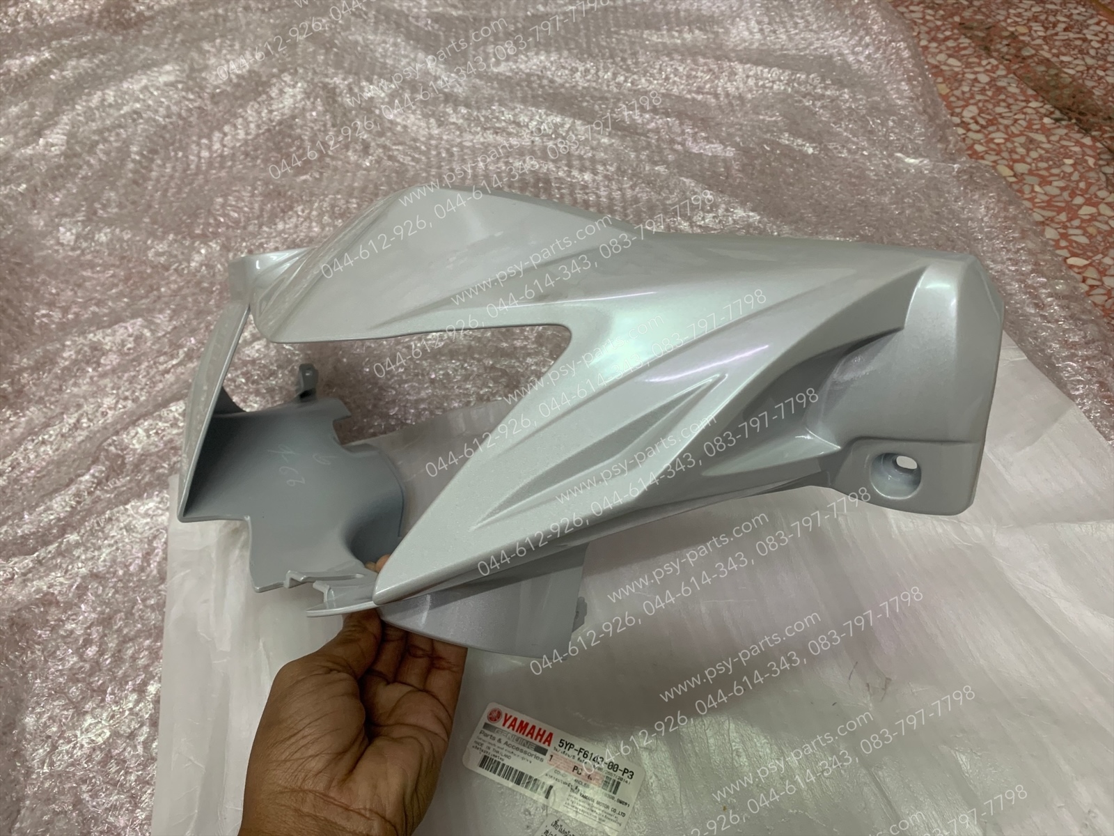 เสื้อไฟหน้าตัวหน้า SPARK 135 แท้ๆ สีขาว 5YP-F6143-00-P3