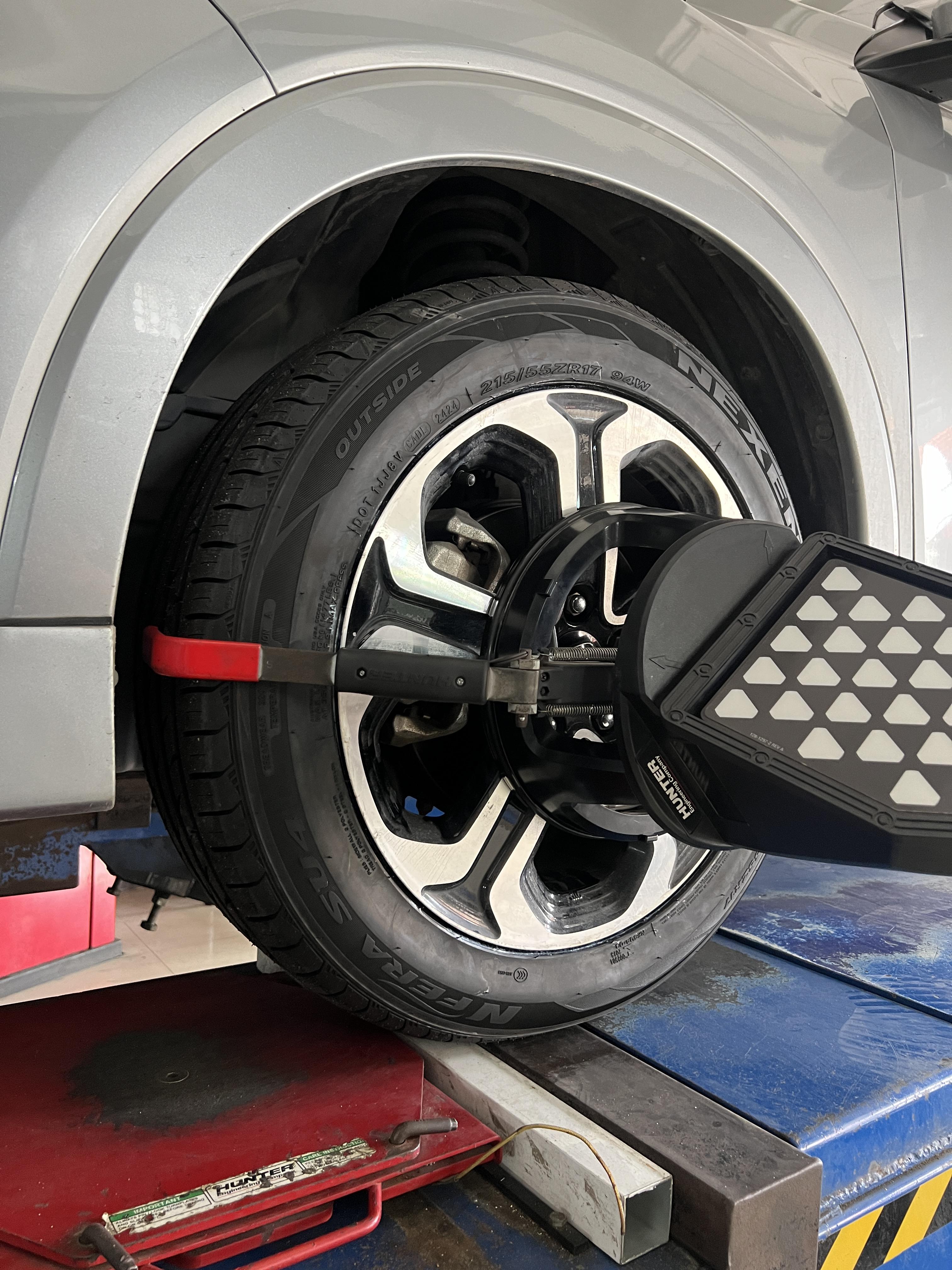 HONDA HRV เปลี่ยนยางรถยนต์ [+] Nexen su4 โทร : 08-6569-1915 บุ๊ก Line id : @88rw Location : https://goo.gl/maps/HrNUAZXPN94KvxZ98? รถยนต์มีปัญหาไม่รู้ต้องแก้ตรงไหน ทางเรายินดี ตรวจหาปัญหาและหาวิธีแก้ บอกลูกค้าก่อนลงมือทำเสมอด้วยราคาเป็นธรรม เวลาบริการ วันจันทร์-วันอาทิตย์ 09:00 น. - 17.30 น. #hondahrv #nexentires #โช้คอัพ #ช่วงล่าง #โช๊ค #ยางรถยนต์