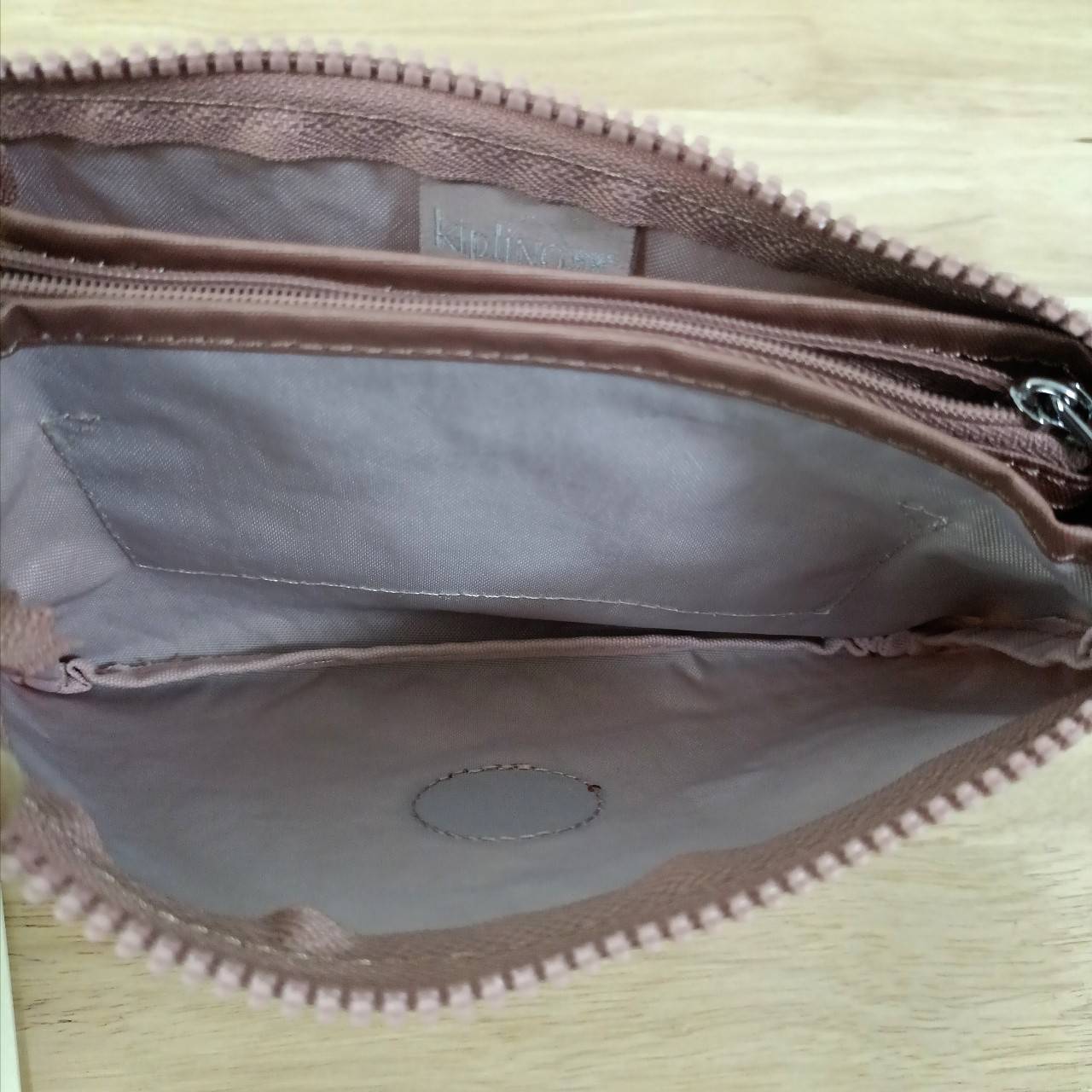 กระเป๋าคล้องมือ Kipling Creativity Large Pouch คิปลิ้ง