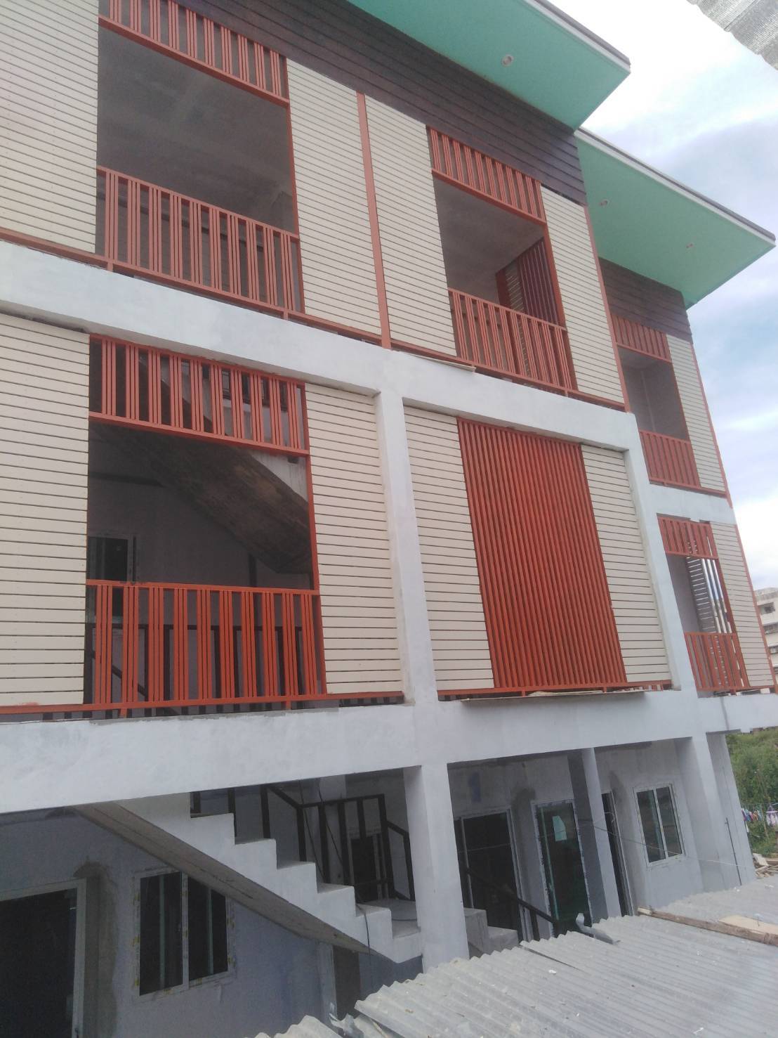 ขายบ้านพัก+หอพัก พร้อมอยู่ ทำเลย์สวย อยู่ใกล้ตลาดไท