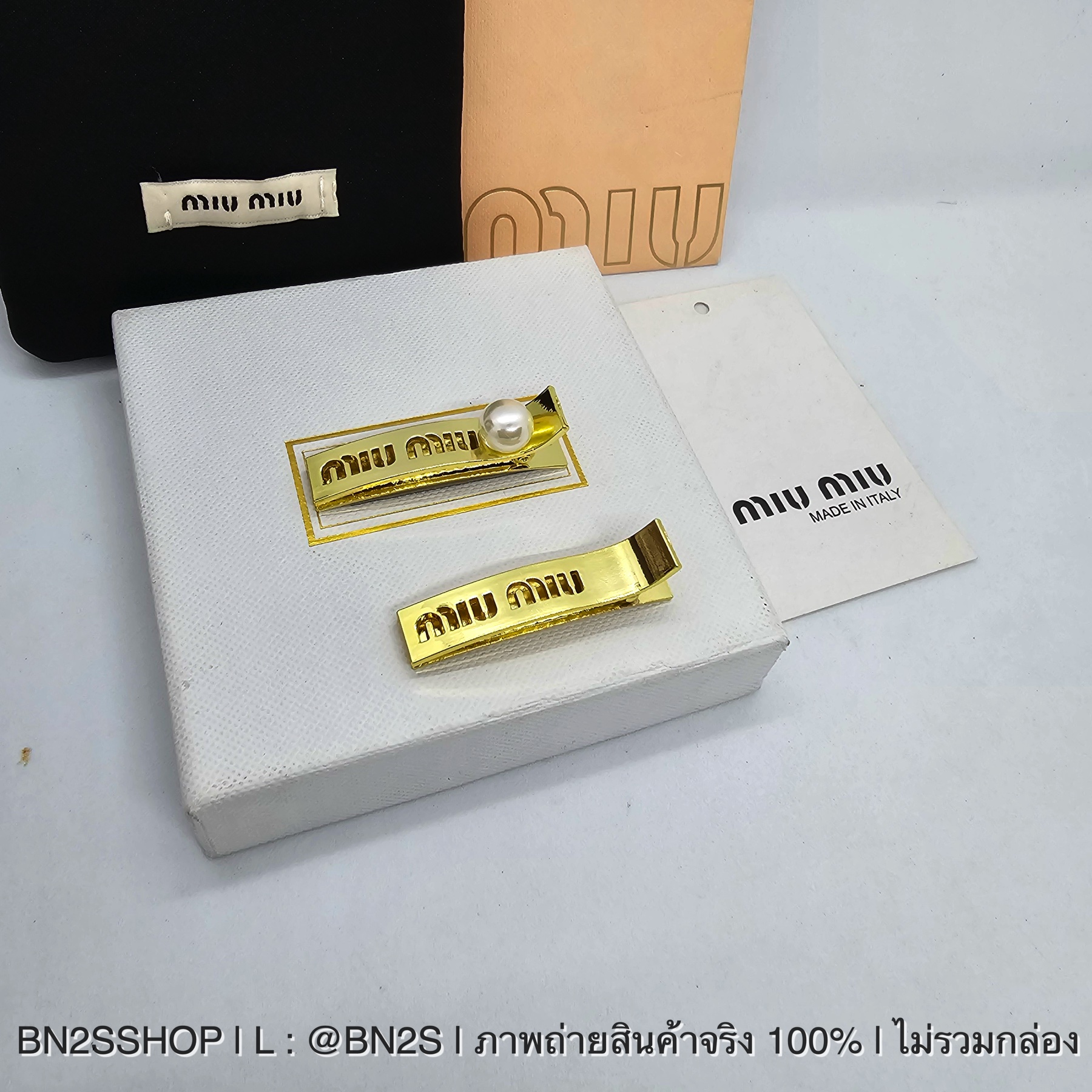 แบบwไข่มุก | Miu Miu Logo Hair Clip กิ๊บติดผมมิว มิว ตัวหนีบฟันปลา ฉลุโลโก้ สีทอง